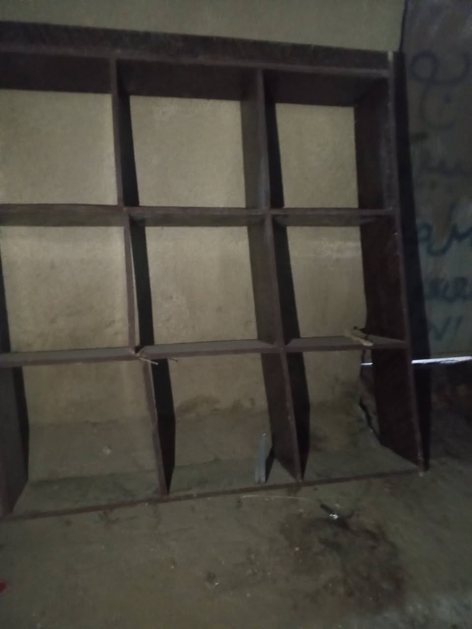 رف محل لبيع سعر 40وميز مبرده حديد لبيع 20 عنوان رضويه مقبل جسر  رقم الهاتف ***********
