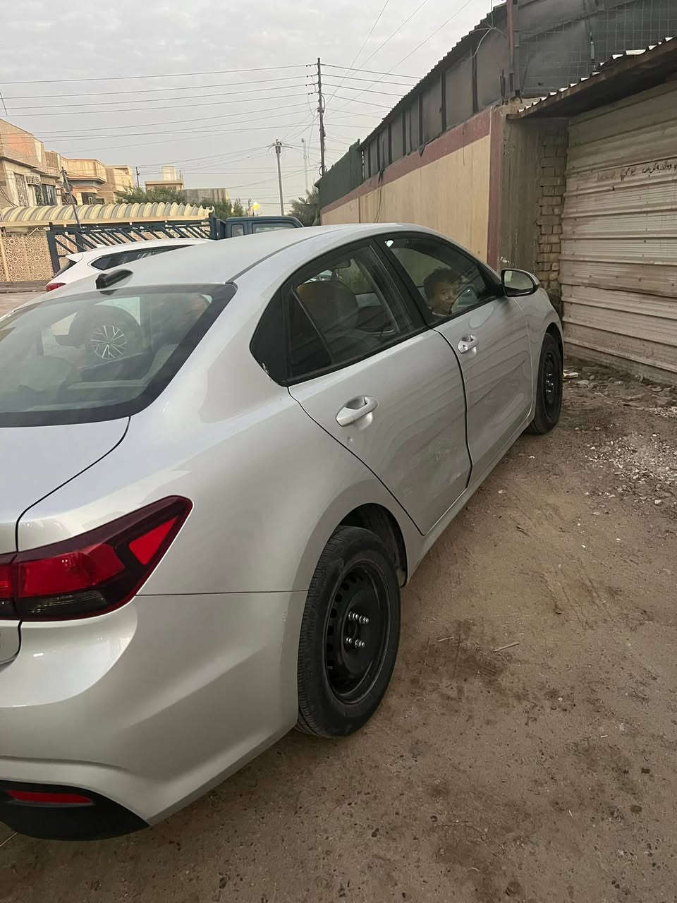 السلام عليكم ريو مديل 20 السياره ماشيه 60السياره خير من الله مال بيت تخم تاير جديد سياره كامله مكمله على وضع الشركه وارد امريكي كلين بيه بس باب السايق ضربه ابو ستوته بلعراق السعر 108 للستفسار *********** مكاني بغداد
