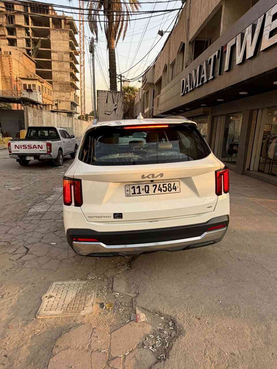 سورنتو موديل 2024 خلجيه وكاله مكينه 6 سلندر
ماشيه 27 حقيقي
السياره اعلى فئه 4x فوول موصفات  
داتة شوب 
جنطه كهرباء 
داخل جلد 
كشن تدفئه تبريد 
كراسي كهرباء 
شاشه متصل 
ويل 20 
شحن واير ليس 
السياه مكفوله من كلشي عدا طخة بسيطه بالباب مرفقه مع الصور
السعر 320 ورقه  مجال كلش بسيط
عنوان السياره بغداد البلديات
رقم الهاتف /***********
