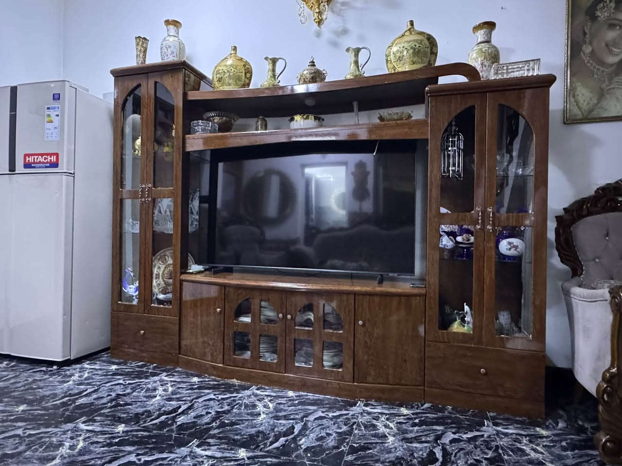 بوفيه جديده ما عدا لغراض 
***********
