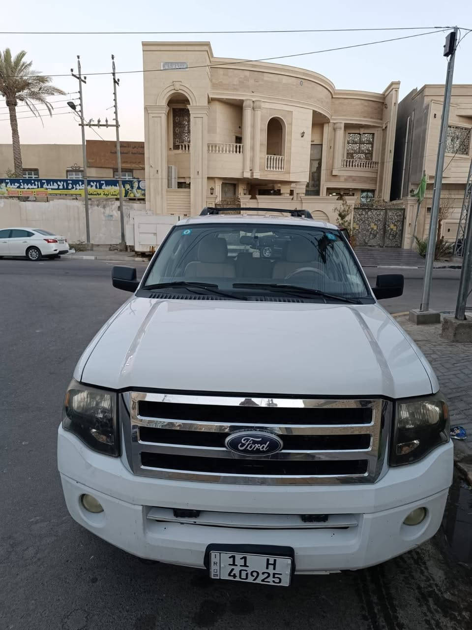 السلام عليكم
فورد اكسبدشن موديل ٢٠١٠ خليجي بأسمي رقم نكليزي 
مكينه كير تمام تخم تيرات كهربيات شغاله سياره جاهزه السعر 100 الشراي يجي خاص ويدلل *********** مكاني بصره
