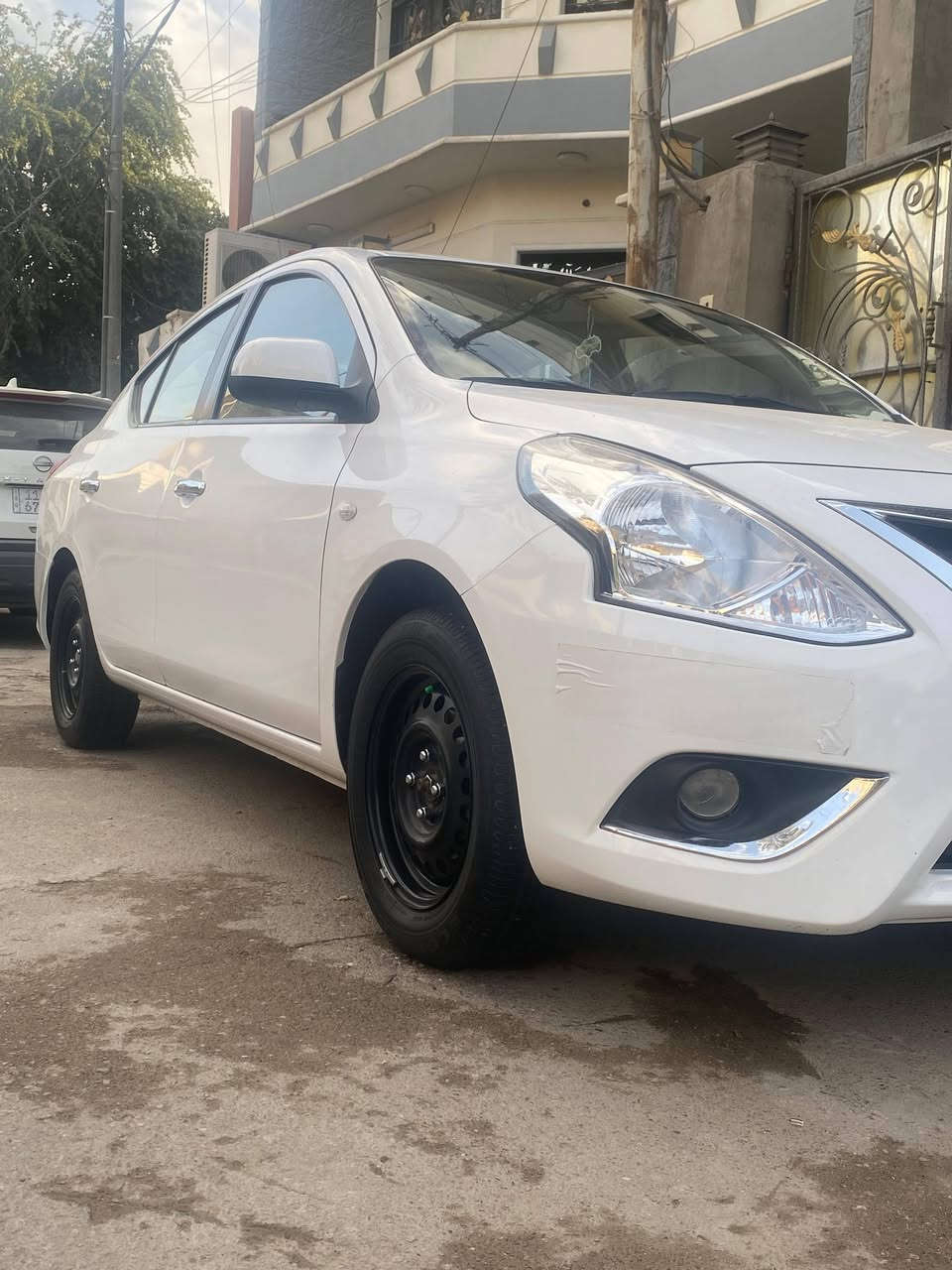 نيسان سني ٢٠٢٤ بيها طخه بسيطه بقبغ الجنطه موضحه بالصور ب ١٢٥ وبيها مجال هندي بليته زرگه باسم الق تاج البنوگ للاستفسار ع *********** /***********
