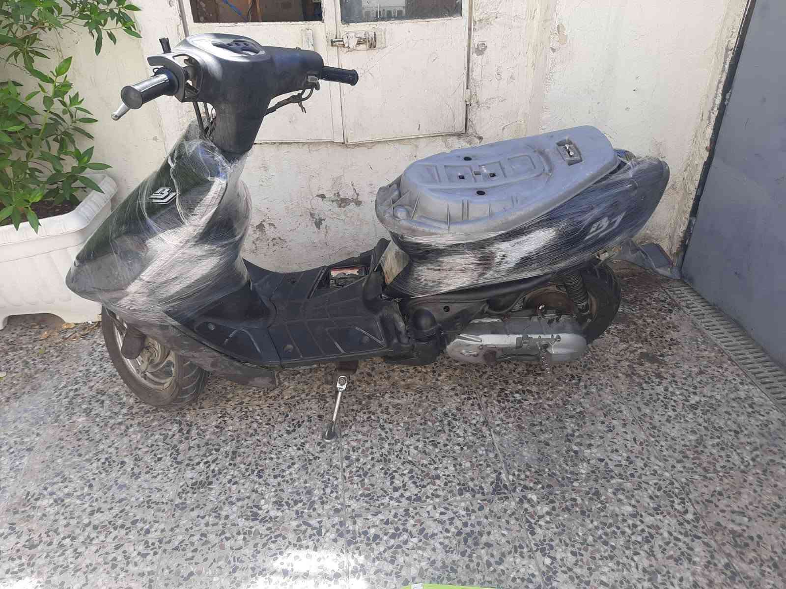 السلام عليكم 
دراجة بيجي 60 لون اسود . كابريتر وشوية جديدات 
السكيبة ما شادها الدراجة هندر واحد شراي يراسلني خاص 
سعرها 170 الف وبيها مجال مكاني بغداد الحبيبية

