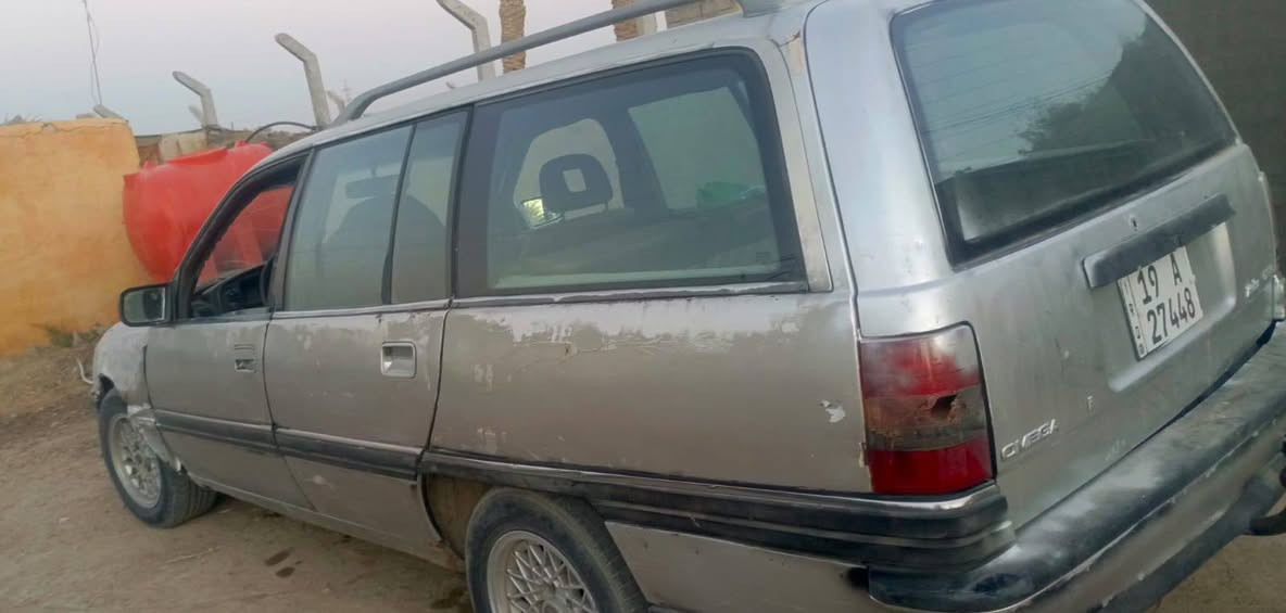 اوبل اوميكا استيشن موديل 92 محرك  2000 سياره نضيفه بيها نقوصات اشويه كير ومحرك خير من الله سنويا 31 رقمها كربلاء مشروع وطني تحويل مباشر سعرها 20 وبيها مجال قليل ***********
