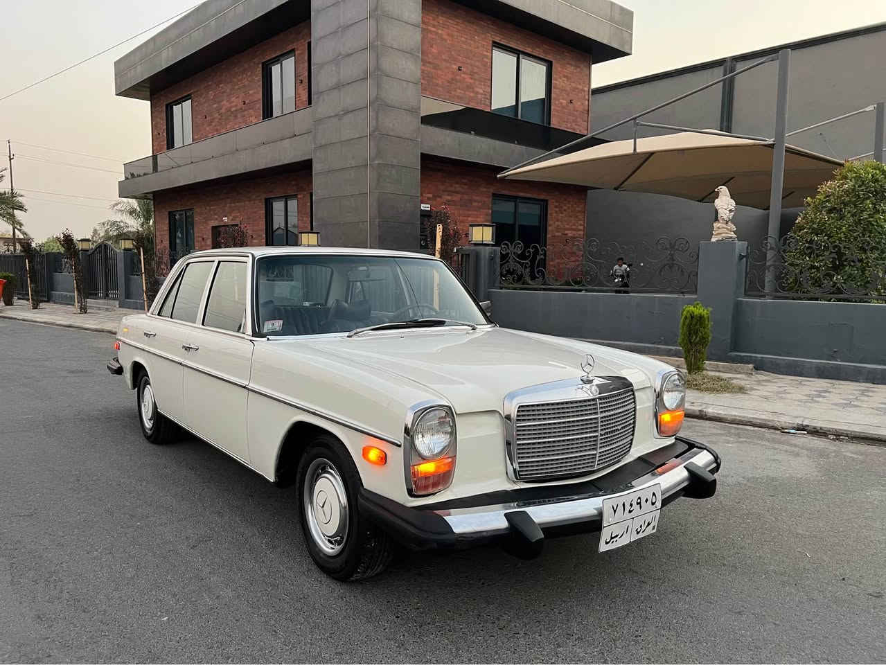 Mercedes Benz E240 D DIESEL 1974

موديل ١٩٧٤ مواصفات امريكي فول مواصفات 
دخول جديد تبريد سلايد قفل مركزي ستيرن پاور 
كشن جلد داخل نيلي 

ديزل محرك گير كل عل بيلاد برغي مامفتوح 
داخل و خارج سيارة كل عل بيلاد 

ماشي ٧٧٠٠٠كم 

مكان سيارة اربيل معرض هاشم للسيارات 

***********
*********** أربيل, العراق
