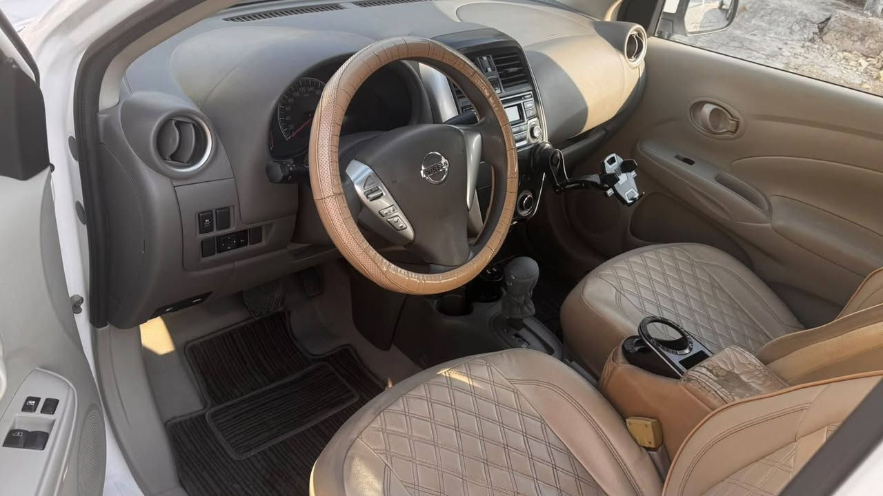نيسان سني هندي بليته الزركه للبيع
موديل ٢٠١٩
ماشية ٩٠ 
سياره جديده بمعنى الكلمه 
رقم بغداد 
تحويل شوكت متريد 
تحكم ستيرن 
تبريد ثلج 
فلس متخلي عليها 
ترايك للبصرة 
بيها شبر صبغ بالجاملغ الخلفي بسبب شخط 
السعر ٩٨ وبيها مجال بسيط
مكان السيارة الفلوجة 

للتواصل *********** اتصال* واتساب 
***********
