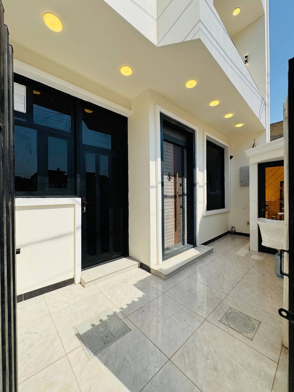 #مكتب_الشغف_للاستثمار_وتطوير_العقار
🏠#دار_للبيع   100متر واجهيه 6،25متر نزال 16متر
 بناء طابقين حديث 

يحتوي البيت. ع[3غرف نوم -استقبال -صحيات عدد 4- صالة- ومطبخ] البيت شغل درجة اولى 

🔶️مع كامل الخدمات
🔴ملاحضه البيت جاهز للسكن 🔑

⬅️السعر مغرريي✨️

⬅️نوع العقار  طابو زراعي سند 25 اقرار محكمه 

📍العنوان #بغداد_الدوره_البوعيثه   
      مجمع السلطان الرابع 
🔴للاستفسار  خاص او الاتصال ع الرقم 
☎️***********
☎️***********
