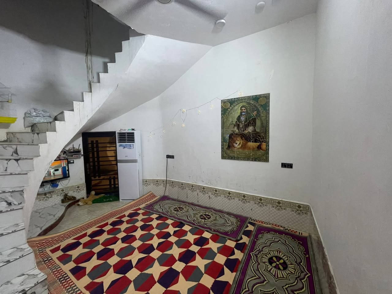 يالله 
دار زراعي للبيع مساحه ١٠٠م في شارع المهندس في منطقه الصخيين قريب ع شارع العام 
بناء جديد وجاهز بناء طابوق وسقف كونكريت 
يتكون من غرفه كبيره وصاله ومطبخ وديوانيه ومنور وصحيات داخليه وخارجيه ودرج دائري الخدمات ماء وكهرباء ومجاري رئيسيه بالقرب من أسواق السجاد كافة الخدمات متوفره 
سطح شتايكر واجهه ملبوخه ومنثوره وستاره كامله 
للمزيد اتصال 
بالأرقام التأليه 
***********
***********
للمزيد من المعلومات يمكنكم التواصل معنا 
على صفحة الفيس بوك  للمزيد من العروض على الفيس بك 
https://www.facebook.com/share/184e1SZUBr/?mibextid=wwXIfr
للمزيد من العروض على حسابنا تيك توك
 www.tiktok.com/@user3133131000
للمزيد من العروض على حسابنا التيليجرام)
https://t.me/+P7JMB2u_71k2ZWJi

للمزيد من العروض على حسابنا الواتساب 
https://chat.whatsapp.com/BLYmucgy7SSGDs399o3EWD@إشارة@#الجميع
