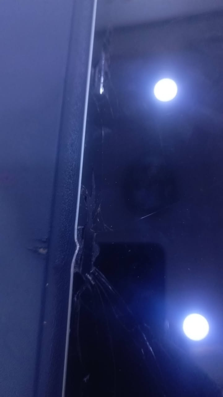 سلام عليكم شباب مواصفات الايباد بي ضربه بل شاشه مامثره عل لمس ابد وضربه خفيفه بل شاصي 
أكيد، مواصفات Xiaomi Pad 7 فقط:
📱 الشاشة: 11.2 إنش
🔄 التحديث: 144Hz
🖥️ الدقة: 3200 × 2136
⚙️ المعالج: Snapdragon 7+ Gen 3
💾 الرام / 12
📦 التخزين:  / 256GB 
📸 الكاميرا الخلفية: 13MP
🤳 الكاميرا الأمامية: 8MP
🔋 البطارية: 8850mAh
⚡ الشحن: 45W
🔊 السماعات: 4 سماعات
📡 Wi-Fi 6E
🔌 USB-C
⚖️ الوزن: حوالي 500 غرام
📏 السماكة: حوالي 6.3mm
🤖 النظام: HyperOS
🎮 يدعم أداء قوي للألعاب، ومنها PUBG Mobile
سعر ٣٥٠ وبي مجال مكان كربلاء حي العسكري رقمي فقط واساب نتصال مابي ***********.
