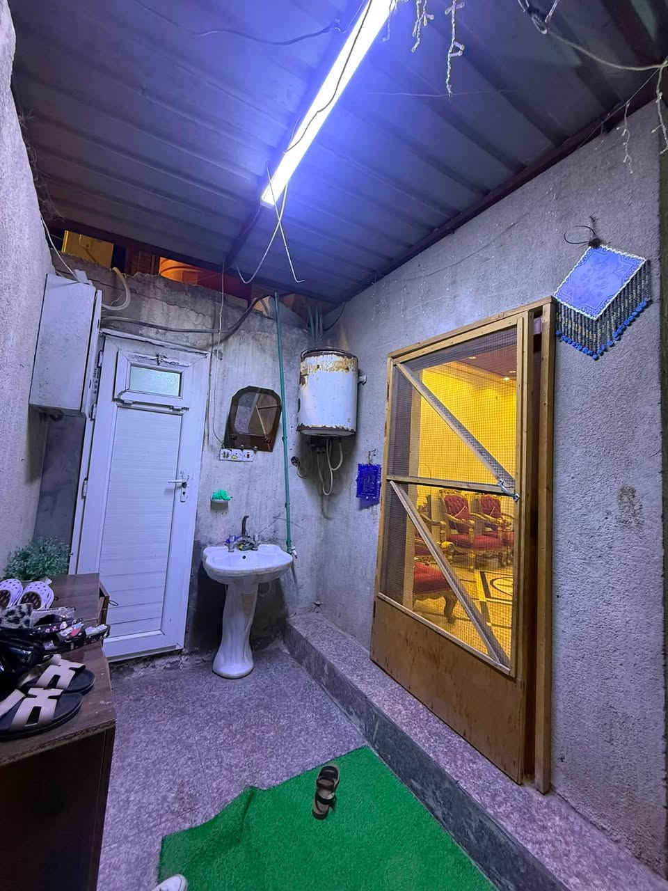 🏡 بيت للبيع في حي الزهراء – المربع الذهبي

📍 الموقع: حي الزهراء، قرب مستشفى النفط
📐 المساحة: 100 م²
🌿 مقابل حديقة، بمنطقة راقية وهادئة جداً
🏗️ سنة البناء: 2018

🔹 الطابق الأرضي:
• استقبال 4×5 م
• مطبخ مفتوح على الصالة
• غرفة نوم
• صحيات عدد 2
• كراج

🔹 الطابق الأول:
• غرفتين نوم
• صحيات

🔹 الطابق الثاني:
• غرفة غسيل
• غرفة كبيرة

💰 السعر: 450وقابل للتفاوض

📞 للاستفسار والتفاصيل والتواصل، يرجى المراسلة.

***********
