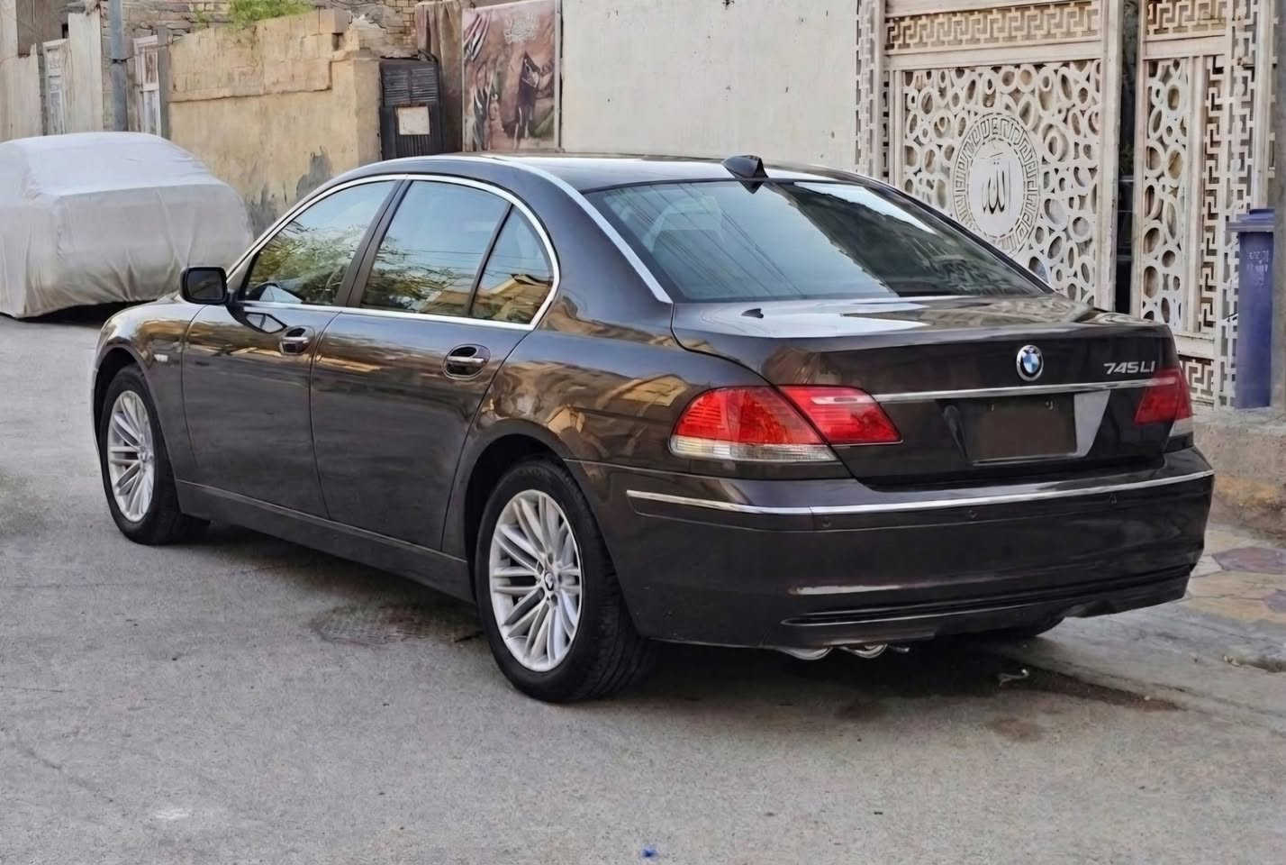 السلا عليكم ورحمة الله وبركاته
اخواني اعضاء الكروب المحترمين 
اعتذر عن المراوس 
للبيع فقط لسبب ضرف
السعر 125وبيه مجال 
الله يشهد هذا موسعرها السيارة عليه ب١٦٥ورقه  
السيارة وبلاديه
BWM/E735Li
وارد يابان موديل2004اصل بأسمي 
مكفوله كفاله من ضربة وصبغ قطع التحديث محدثه 2008 رقم الانكليزي صلاح الدين بأسمي هزه وملصق وتجديد سنويه لل2031 بتاريخ اليوم صدرآ
مبدل صاروخ
محرك وكير وعربانه خلفيه مال كصه45 جديد شرط 
ادامة كامله من دهن محرك دهن كير فلتر بانزين فيت بم+فلتر جديد مجاول ونوزلات حته مي الراديتر اصلي حداديه امامي خلفي+دسكات وفلنجات مبدل كله اصلي
السيارة فول مواصفات باب طويل تبريد 3 قطع مع سبلت بالقمارة الكشنات خزن ميموري تبريد تدفئة+مساج شغالات
ثلاجه اماميه وثلاجه خلفي
حساسات امامي خلفي شغالات
5بردات كهربائية شغاله
أبواب شفط صندوق كهربائي شغالات 
مري الجانبيه قلاب مع البك 
سيدي جنجر6 اقراص شغال 
زراك لايت+منضومة لايت عالي ناصي زينون
فتحة سقف شغاله
تنته كنتاره اصليه جديده من الامارات
السيارة تجي وشوف بعينك وانطيك تراي من الجنوب للشمال شرط ناعمه وصافيه متسمعله صوت وبالنسبه للوياله تختلف كل فتره ابدل ويل وره المزاج
كله بلاديه على ايدي صارله اكثر من سنتين عندي وامشي بيه مسافات بعيده مستمره  مكان السياره الناصرية اخوكم جاني الباخره من سنة٢٠١٣ موبياع شراي والياخذ من جناي يرتاح 
 بنيد جارد وقبق الصندوك بي جراد شويه 
تفاصيل اكثر
واتساب واتصال
***********
