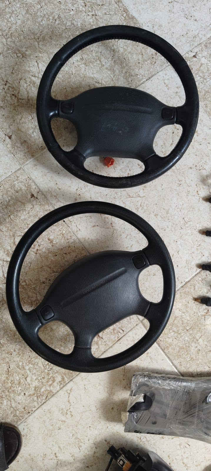 للبيع عندي خمةتوصيل كل عراق وتساب ***********
