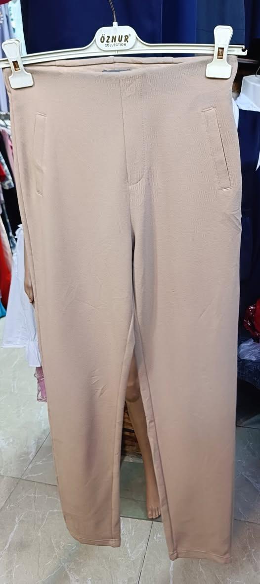 زبائنا ومتابعينا الكرام 🌹 كما وعدناكم بكل ماهو جديد ♥️ 
وصول وجبة جديدة 🙋 بنطرون 👖 نسائي+ستريج نسائي 
قطع جديدة 🙋 وأسعار مناسبة يتوفر جميع الوان والأحجام سعر القطعة ب الفين دينار 2000 دينار فقط 🔥 
عنوان المجمع سوق الميثاق مجاور خياط البزاز قبل نهاية السوق للاستفسارالاتصال على الرقم ***********📞 أو على الوات ساب 📱🌹 وأهلا وسهلا بزبائننا الكرام 🌹

