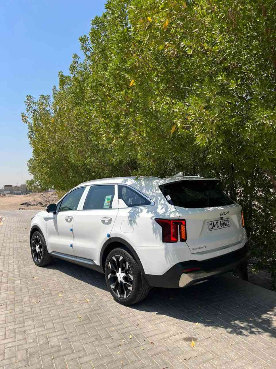 سورنتو 2025 ماشيه 7 رقم بصره فول عد البنراما اربع كامرات تتقدم وترجع بالرموت السياره بوضع الشركه ضمان الشركه الدوليه جديده كلش ***********
