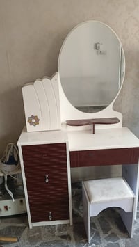 غراض مستعملة للبيع الصوبة ب35 الاوتي ب 10 ميز تواليت 5 مراية 15 الاوفن...