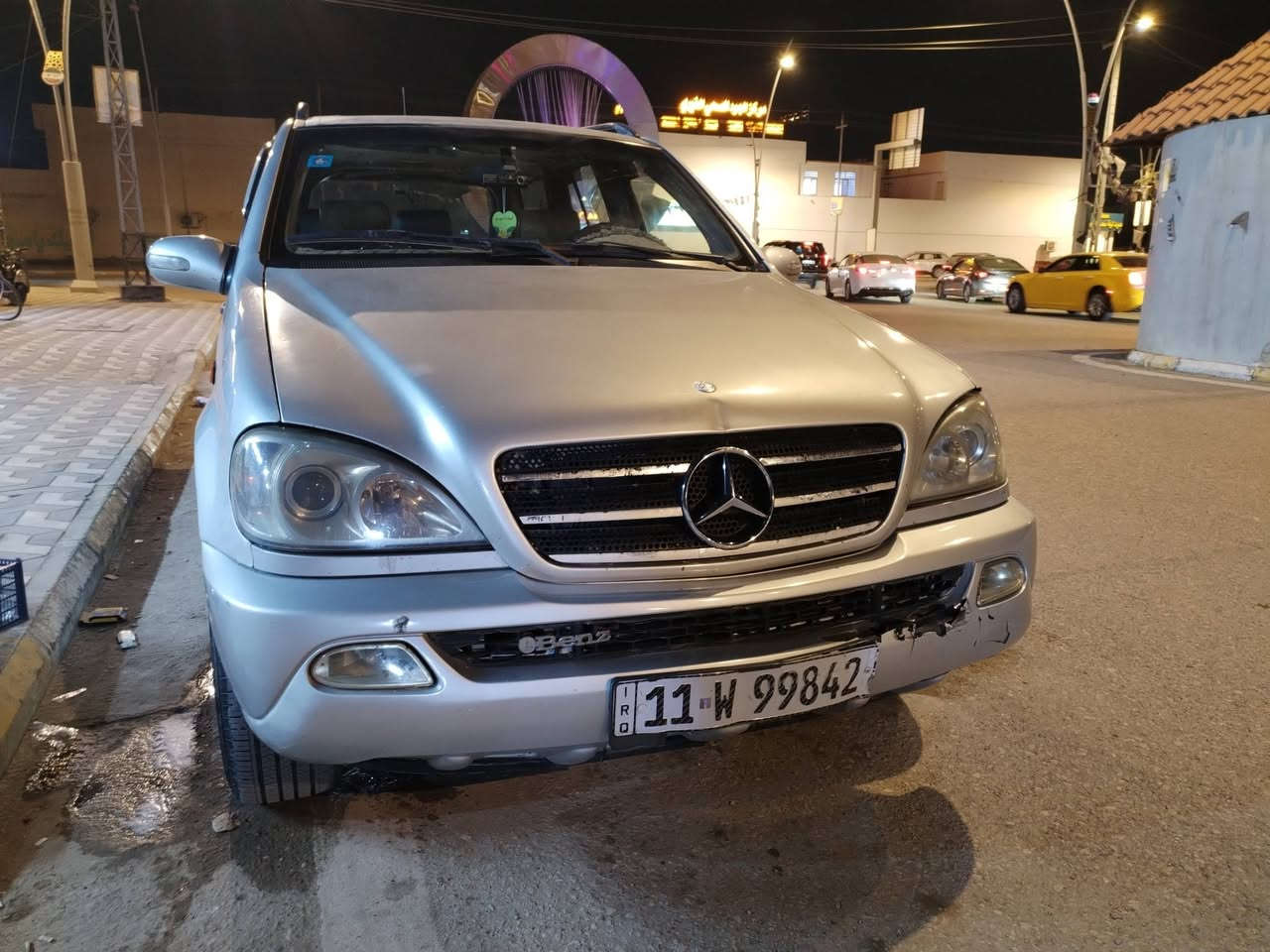 سلام عليكم حبايب مارسدس ML320 2001 للبيع

🛑 مكينه 3000vvti
🛑 تبريد شغال 
🛑 فتحه سلايد روف شغال
🛑 شاشه وكامره خلفيه
🛑 بصمه
🛑 لايت زنون عالي و ناصي  كشافات ثلجي هم 
 سياره بأسمي وجاهزه عائليه وترايها حلو وين مايعجبك شغل واطلع     مكانها الناصريه ***********

 🛑 السعر 85 وبيها مجال

