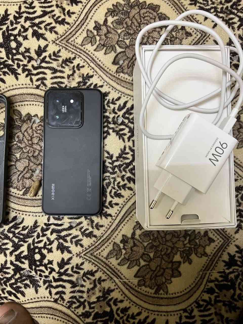 Xiaomi 14 — النسخة العالمية
شاشة AMOLED بحجم 6.36" وتردد 120Hz
معالج Snapdragon 8 Gen 3 لأداء فلاگشب قوي
ذاكرة 16GB RAM + 512GB تخزين
كاميرات Leica احترافية
بطارية 4610mAh مع شحن سريع 90W
مقاومة للماء والغبار IP68
نسخة عالمية تدعم خدمات Google
نسبة النضافة 95 بالمية شاشه زلق ما بيها 
أداة الجهاز فولل .  جهاز ما داخل صيانه 
السعر 540 وبيه مجال .
المكان صلاح الدين بلد يتوفر توصيل 
ملحقات كارتون وشاحن الاصلي و حافظة.
للاستفسار واتساب ***********
