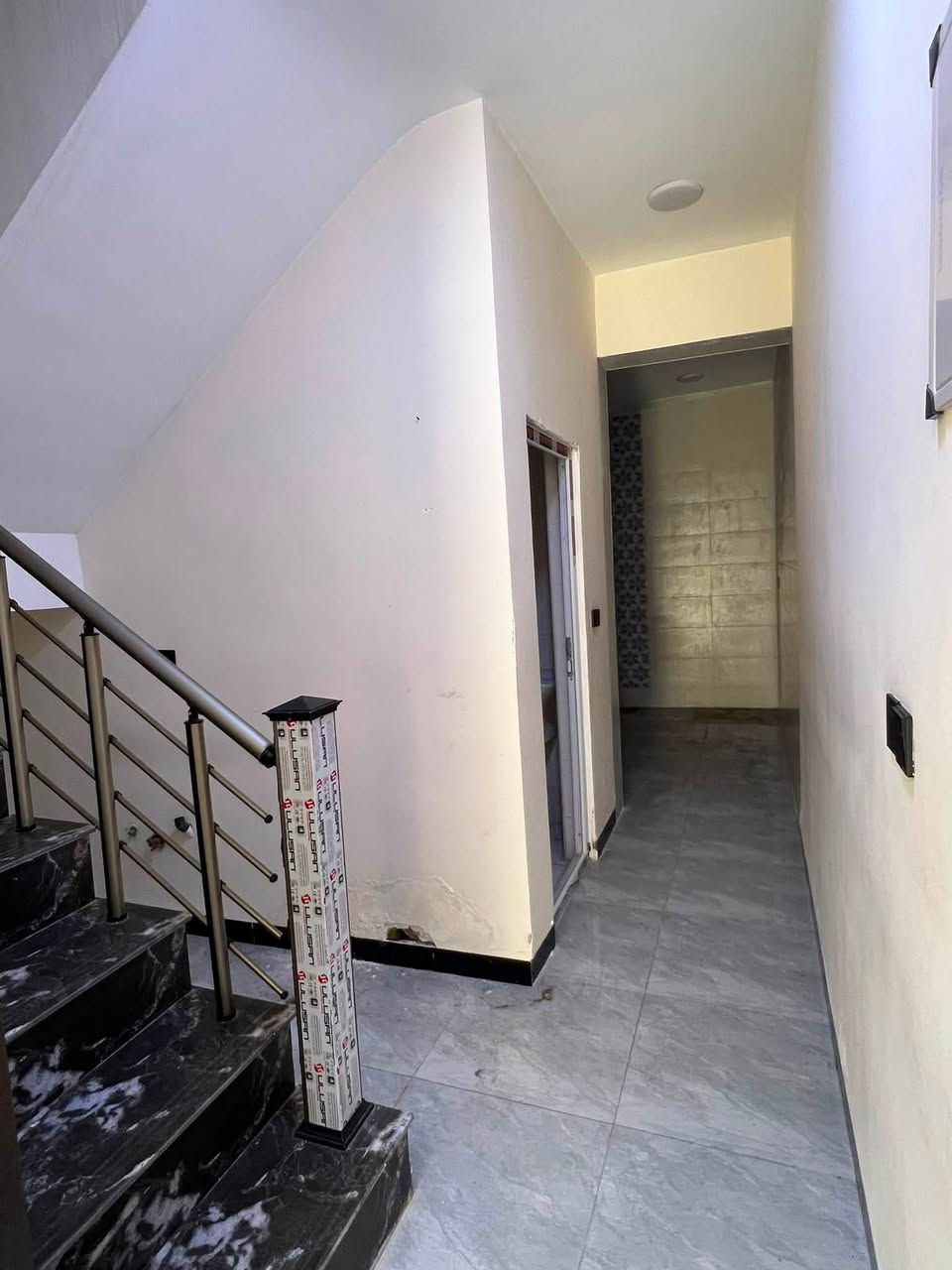 بيت 50 متر للايجاار
بناء حديث 
يحتوي على استقبال ومطبخ 
و3 غرف نوم وصحيات عدد 2 

العنوان:: بغداد :: حي الجهاد :: ضباط الشهداء
فرع سوبر ماركت الملك 

منطقه هادئه وكامله خدمات 

السعر الايجار (600) الف 

محتاجين عائله مرتبه تحافض ع البيت 

للاستفسار الاتصال *********** 📞📞مكتب مكتب الشهم للعقار
