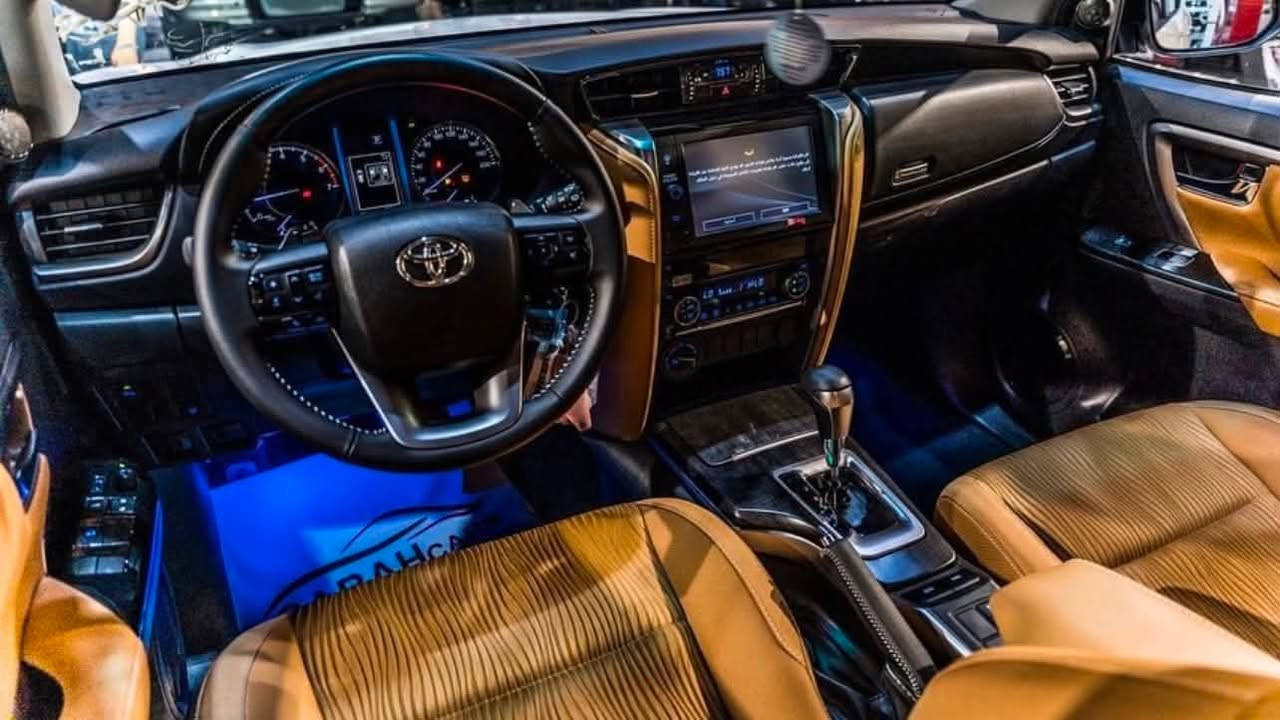 تويوتا فورجنر 2022 فئة VX خليجي سعودي (صفر شركة عبدالطيف جميل)
نص مواصفات 
محرك V6 سعة 4.0
دفع رباعي (4x4) ، خفيف و ثقيل 
و دف لوك و مانع تزحلق
تبريد منفصل 3 قطع
3 وضعيات قيادة
(Power, Normal , Eco)
ثلاجة
شفتات تحكم في المقود
سيارة مقاعد تغليف جلد
كاميرا خلفية و حساسات خلفية و امامية تفاعلية
....
عداد المسافة 62 الف
السيارة بيها تعديل PDR بارد ، بدون صبغ

للاستفسار / ***********

