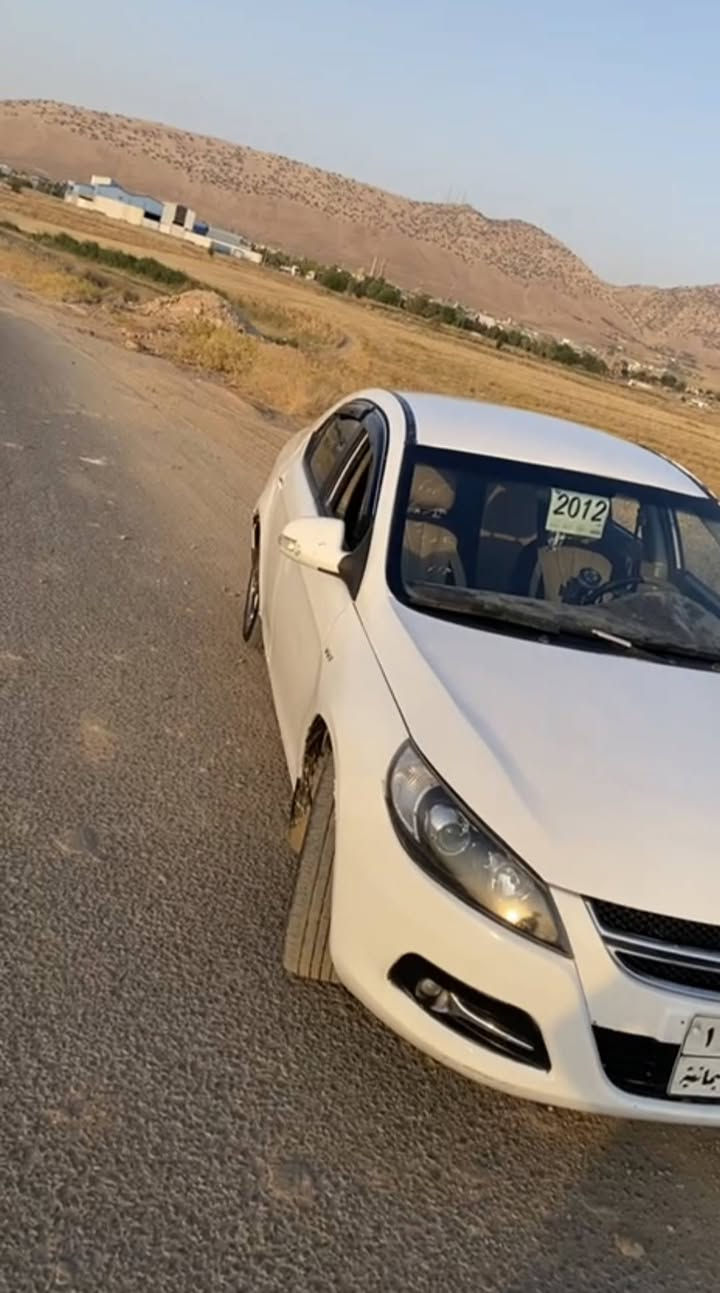 جاک j5  مۆدێل2012  گێر و مەکینە بەشەرت فیتەر  تەبرید لەسەر سویچ  پێش و پشتی کەپسە  تەنها کەوتوەتە سەر سەقف  عام بۆیاخە    سەنەوی دوو ساڵە بەسەر چوە  تەحویل خرامە وەکالە بەشەرت    سعری 41گەڵا و معامەلەیە  مشتەری تەلەفون بکە ***********وەتس اپی لەسەرە    شوێن ناحیەیە تەکیەی کاکەمەند
