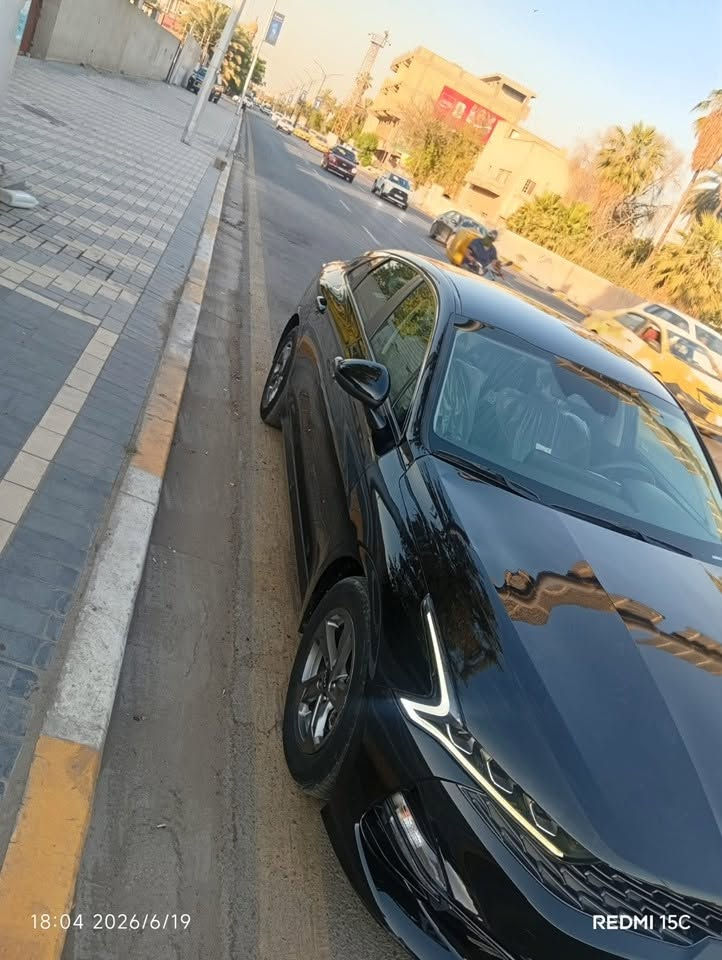 سلام عليكم
للبيع او مراوس حسب القناعه
k5مديل2023وارد امريكي 
حادثها بس بنيد او بلعراق بيها الجاملغ الخلفي رقم اربيل الدولي هزه او سنويه جدد سياره جديده او خير من الله ماشيه27مواصفات نص فول محرك1600تيربو
مكان السياره بغداد الكاظمية
السعر ١٢٧ وبيهه مجال بسيط
للاستفسار ***********
