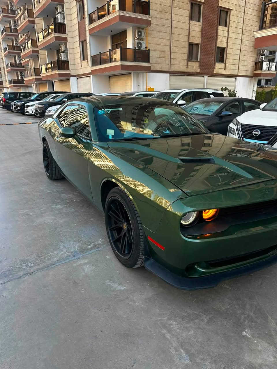 السلام عليكم دودج جالنجر 2020 للبيع
جالنجر sxt v6 لون زيتوني مميز للبيع 
السيارة ماشية 40 الف ميل فقط 
حادثها موضح بلصور والسونار موجود السياره بدون ايرباك 
جاملغ امامي صبغ جاملغ خلفي صبغ ( بدون ايرباك )
الصندوك صار بيه طخة على كد اربع اصابع مصبغته غلفت الصندوك اسود  ايضا موضح بالصور 
غير هلشي مكفولة السياره 
محرك كير اكسل كهربائات كلشي بميكانيك السياره مكفول 
بلادية مملعوب بيها وبرمجة وهلسوالف حجر بيئة مملعوب بيه
السيارة جديده بدون اي نقص ادامة غرفة احتراق نوزلات بلكات   تايرات جديده 
السيارة عليها ويل فيرادا تو سايز 

السيارة باسمي رقم جديد 
السعر 168 ورقة وبيها مجال بسيط 
مكاني بغداد الاعظمية
***********
