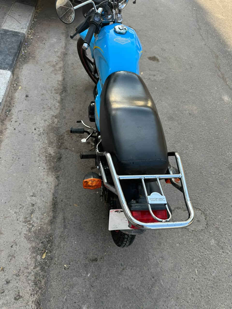 سلام عليكم
دراجة 5 كير شركة SONLINK موديل 24 مكينة 200cc
ناعمة ونظيفة كلش مامفتوح بيها برغي على وضع الشركة 
اوراقها سكنر مكاني نجف الاشرف للمراوس بدراجة سازوكي او
للبيع بسعر850 الف وبيها مجال ***********
