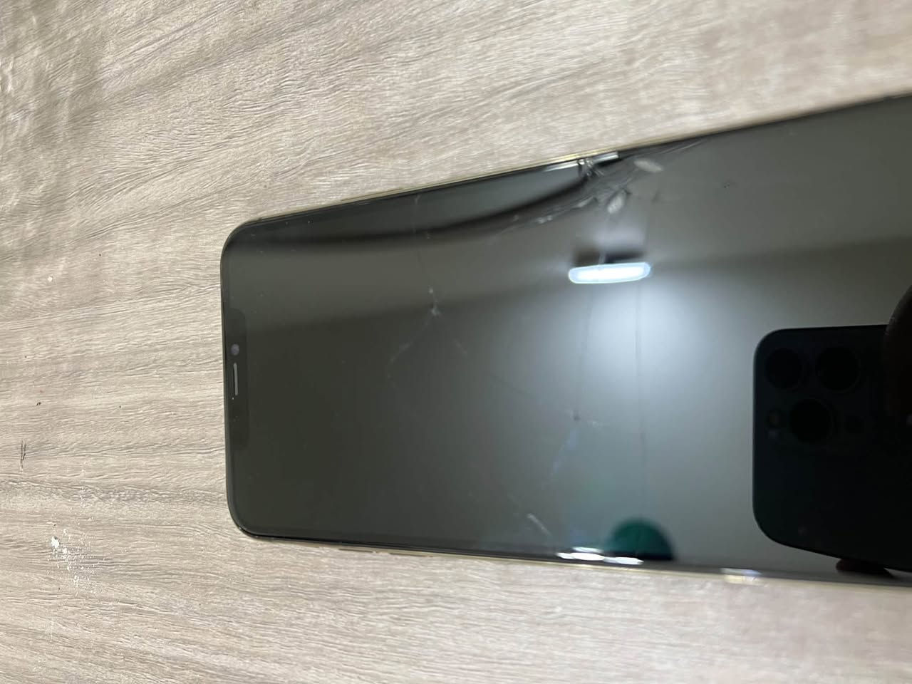 آيفون 11 برو ماكس • ٢٥٦ غ.ب. • بطارية ٨٢٪
