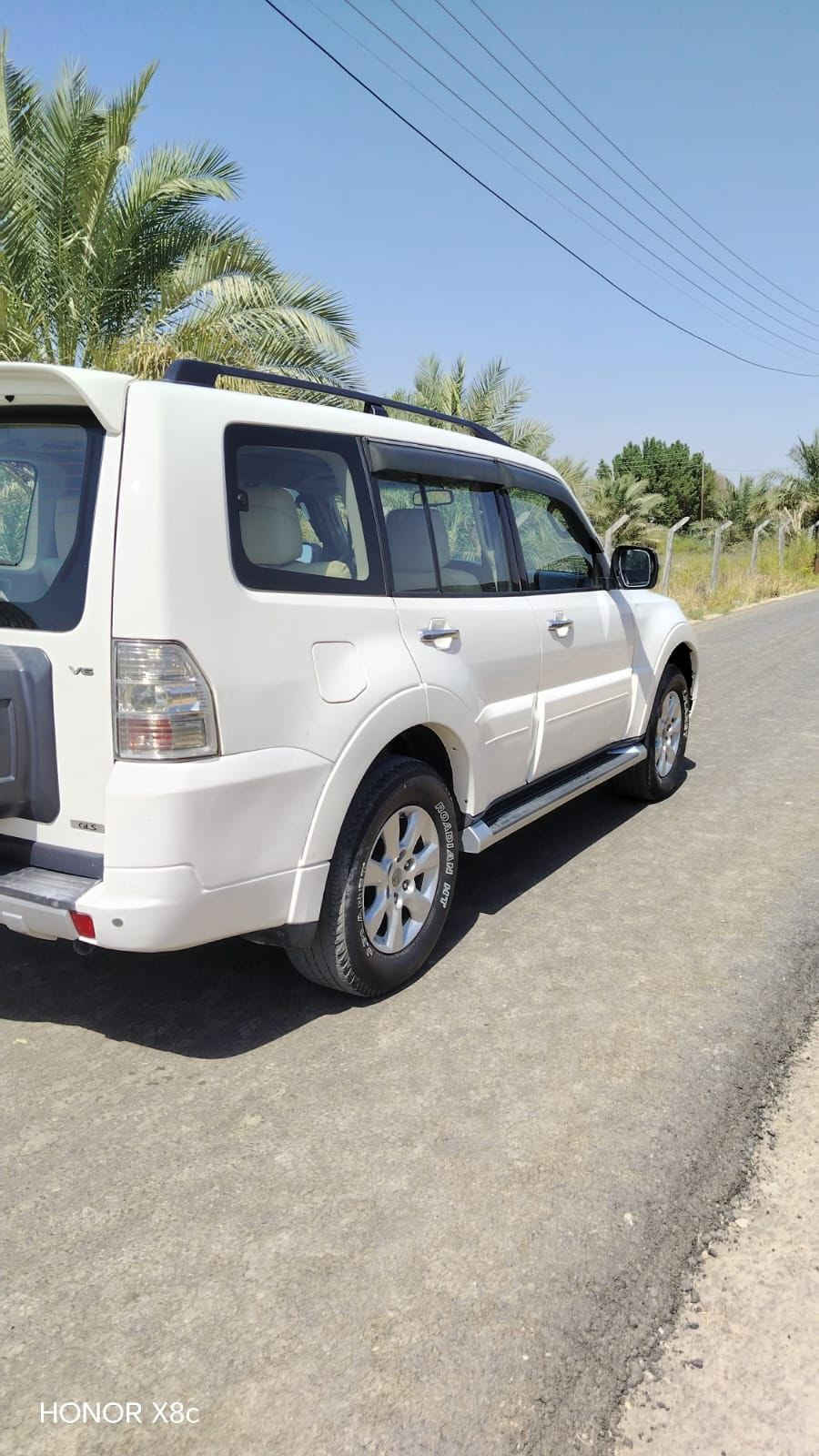 سلام عليكم 
باجيرو للبيع رقم شمالي باسمي 

عله واضع الشركه معروفه خليجي السياره جديده مال جناي فورويل  كشنات جلد  كهربائي دتفئه تبريد  اشارة بل مري شفط تحكم ستيرن ثلاثا جها فتحه  تبريد ثلاث قطع حساسات خلفيه زاد ثلاجه تخم تاير كير مكينه حداديه خير من الله سياره جديده
***********

نص مكتوب في الصور:
- HONOR X8c
- HONOR X8b
