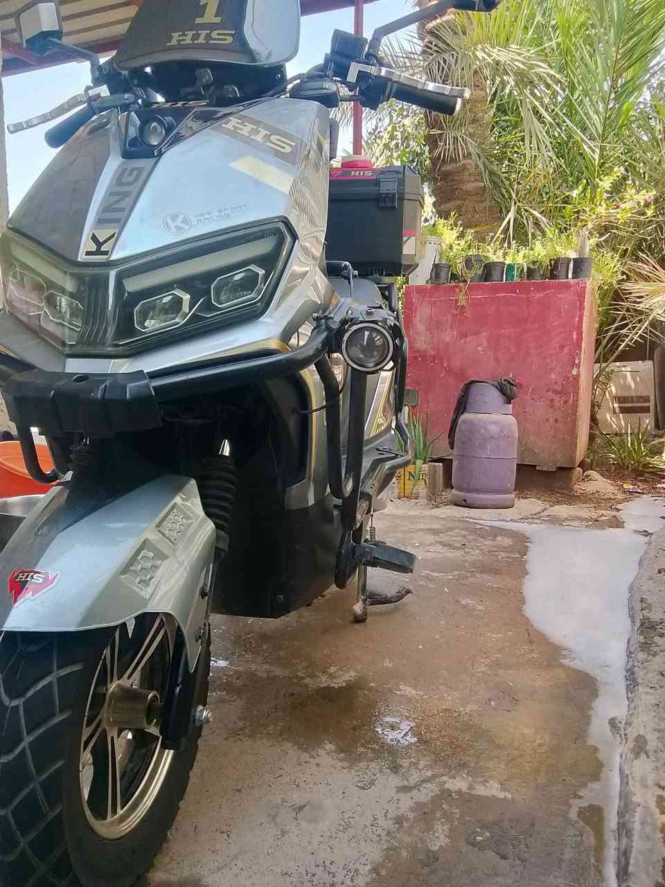 السلام عليكم 
درجه شحن HIS 
بطاريات مسطرة 38امبير 
نقصها بس فلنجه مال البريك 
دراجه نظيفة من كلشي ،
السعر مليون و 100 وبيها مجال بسيط 
المكان الطارمية 
رقم الهاتف ***********
