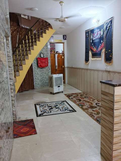 السلام عليكم بيت للبيع زراعي سند 25 طابقين المساحه 125 العنوان الرئاسة شارع 20 بشارع فلافل ابو العمبة 
للاستفسار الاتصال ***********

