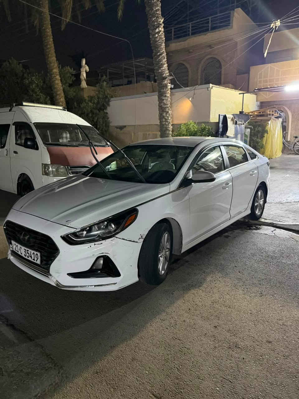 السلام عليكم
سوناتا 2018 
وارد امريكي 
حادثها فقط قبغ جنطه 
وبيها بارد وشخوط 
السياره بدون صبغ 
عداد المسافه 100ميل
محرك السياره 2400 gdi
رقم السياره سليمانيه الجديد
مواصفاتها :
السياره شادلها اويل كاج كان 
شاشه جبيره
كامره دواره 
رادار جانبي وخلفي 
انضمه قياده 3
اوتو هولد 
تحكمات ستيرن جهتين 
السعر : 105$  بيها مجال 
مكانها بغداد / حي الخضراء
***********
ملاحضه : السياره بيها تكشير
