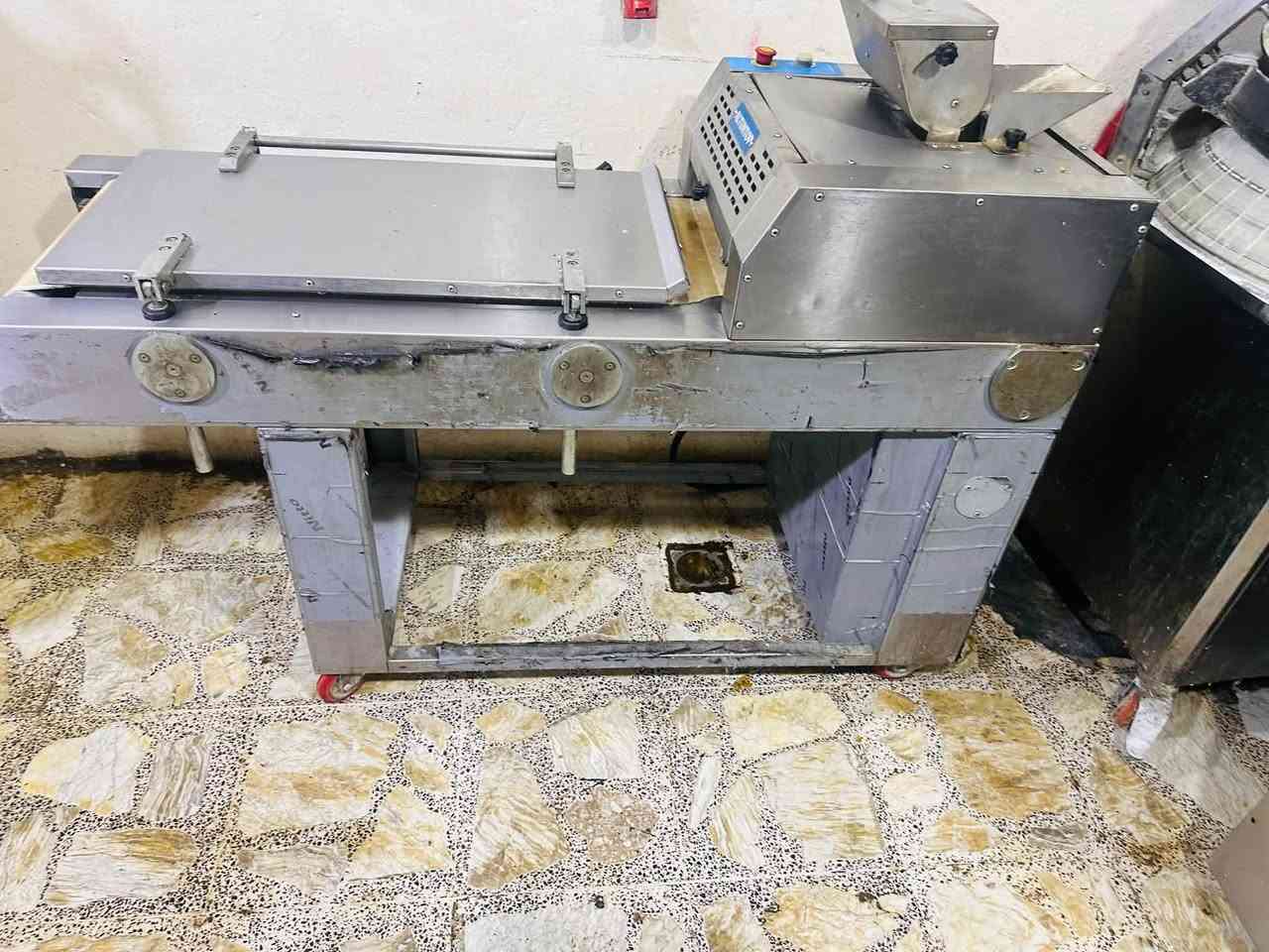 سلام عليكم غراض للبيع عجانه اكنتوب ام كيس وخط
اكنتوب نظافه 90‎%‎مكينه توست ومعها قوالب توست العدد12كل قالب بي 4

وبرادات كيك واحد مترين واحد مترتين ونص العنوان بغداد لاستفسار على رقم***********
