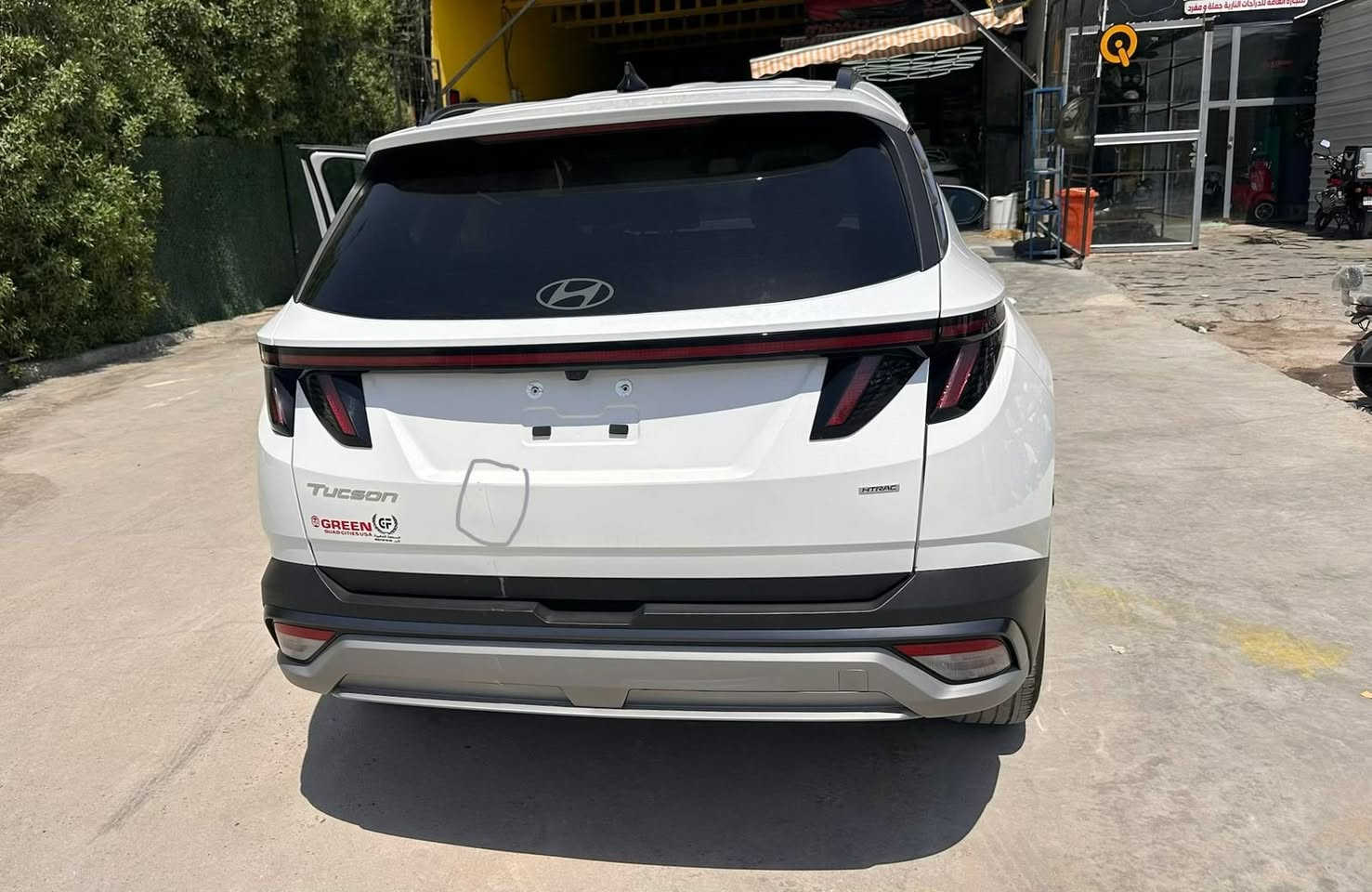 هيونداي توسان 2025 sel sport وارد امريكي دخول جديد 
السيارة فول مواصفات ماشية 21 الف محرك 2500 بانزين
-فتحة 
-شاشة متصلة
-فور ويل
-اربعة انظمة قيادة 
-تحكمات ستيرن
-سياقة ذاتية 
-كير 8 سرعات اوتو هولد بريك دكمة واطفاء وتشغيل ذاتي اوتو ستوب
-داخل جلد ملكي كشن وجنطة كهرباء 
هواية بيها مواصفات 
حادثها تبديل بنيد فقط نفس لون مصلحة كاملة السيارة 
مكان السيارة بغداد السعر 186 بيها مجال بدون رقم السيارة .
اعتذر عن المراوس 
للاستفسار الاتصال 
*********** بغداد, العراق
