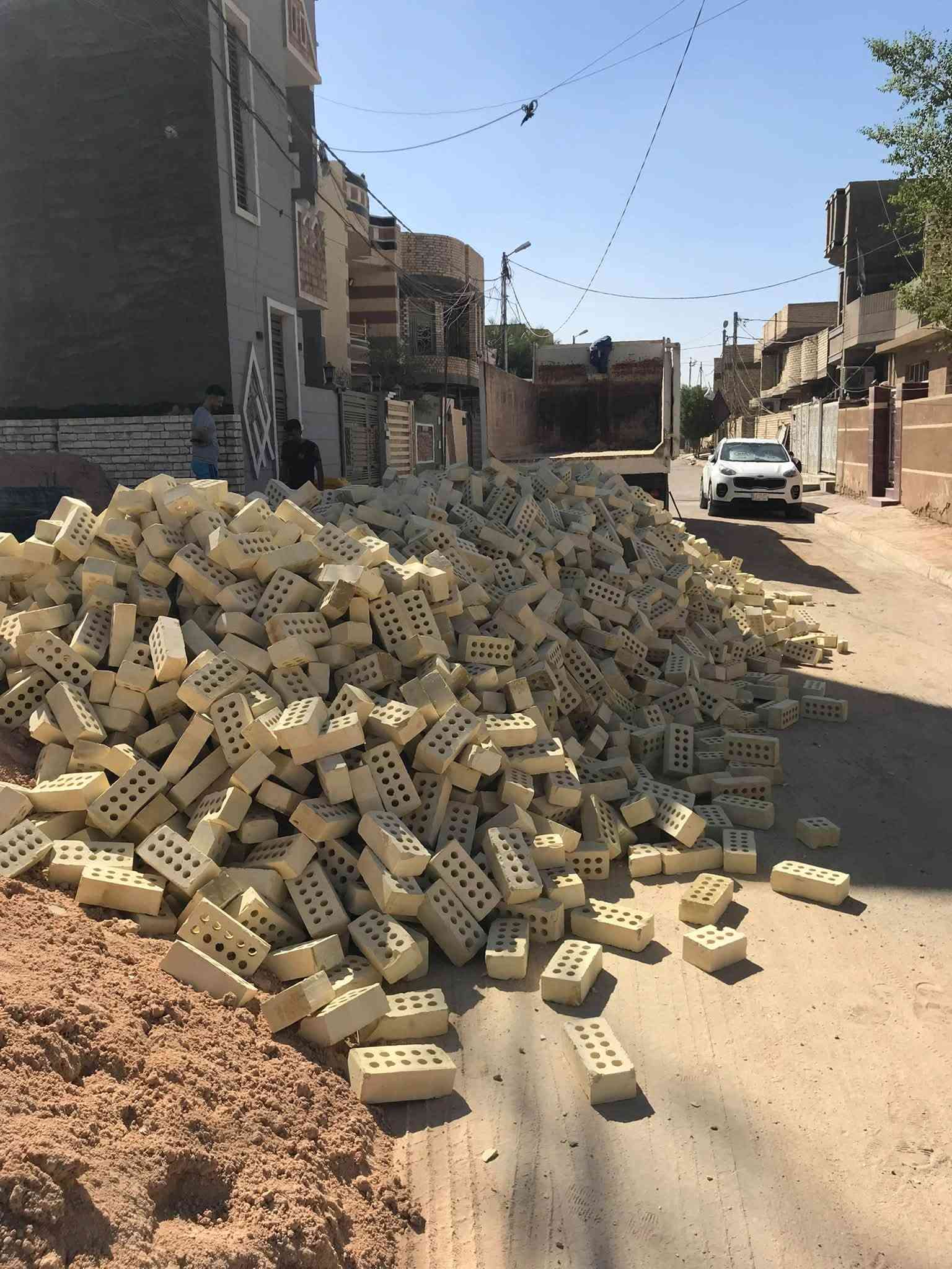 توصيل جميع مواد البناء طابوق جمهوري رمل حصو سبيس تراب نظيف مال بتلو انته اتصل وتدلل
سلام عليكم عروض مواد بناء يوجد لدينا
١-طابوق جمهوري الهنروان اي معمل يعجبك يوصلك 
٢-رمل عادي او فحص يوصلك 
٣حصوو نباعي عادي او مكسر 
٤-سبيس او تراب او كليع مال دفان بتلوو 
٥-جص النجف اي معمل يعجبك 
ملاحظة هاي عروض فقط المناطق في #اللطيفية_والمحمودية_اليوسفيه_الاسكندرية_الحصوة
#_المشروع_المحاويل_جبلة 
شوف الصور واقتنع واتصل وتدلل 
***********

نص مكتوب في الصور:
- شرط طابوكه خضراوي
- رمل فحص
- کلیع دفان بتلوو