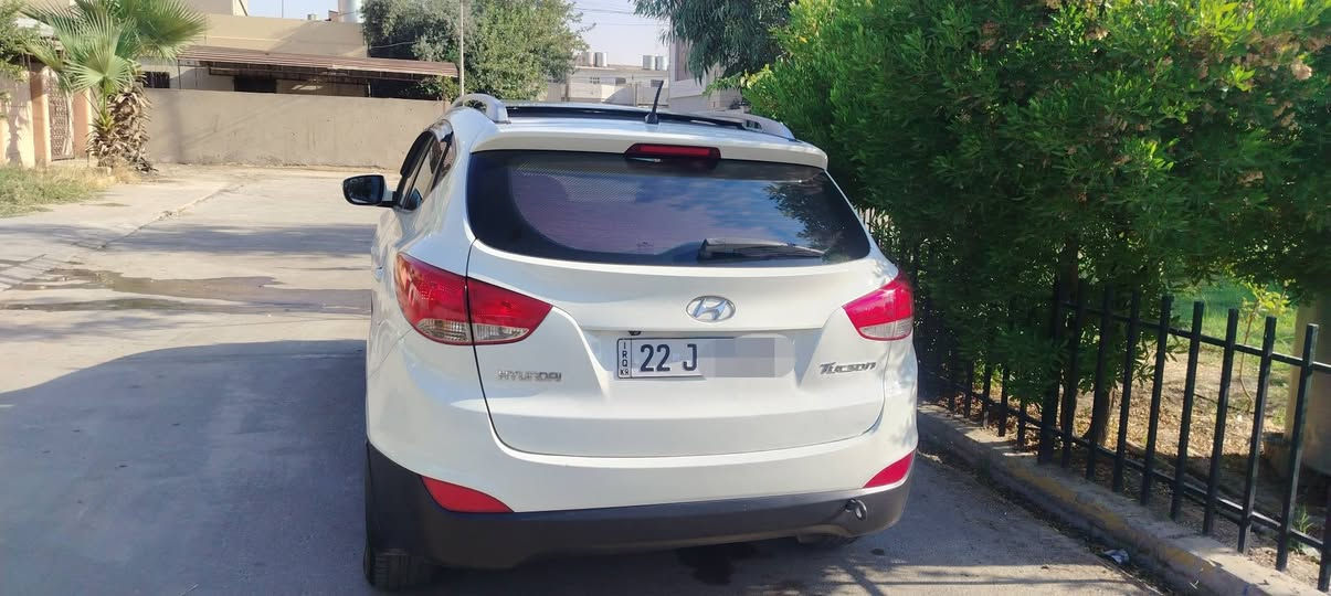 Hyundai Tucson 2012 
فتحه سقف بانوراما 
ويل كب حجم 17 
شاشه اندرويد 
كامره خلفيه دواره 
مرايات جانبيه كهرباء 
اشارت بالمرايات 
تحكم ستيرن 
منفذ USB 
منفذ AUX 
محرك وكير شرط مكينه 2000 دوش شرط
تبريد ثلج ❄️
اطارات جديدة
بطاريه جديدة
بدون صبغ 
فقط مكانتين بارد
السونار مرفق مع منشور
رقم اربيل الجديد بأسمي 
شرط التحويل 
السعر 136 قابل للتفاوض
للاتصال
*********** موصل, نينوى
