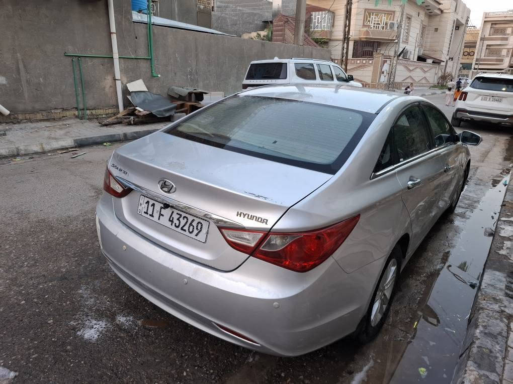 سياره للبيع سوناتا 2010  مضلع وارد كوري مكينه 2000 دوش مكفوله من الضربه بيها طخه بسيطه سياره جاهزه مكينه كير حداديه تبريد كهربائيات كلها جاهزه رقمها بغداد باسمي سنويه ل 2030 السعر 90 العنوان بصره 
للاستفسار *********** البصرة, العراق
