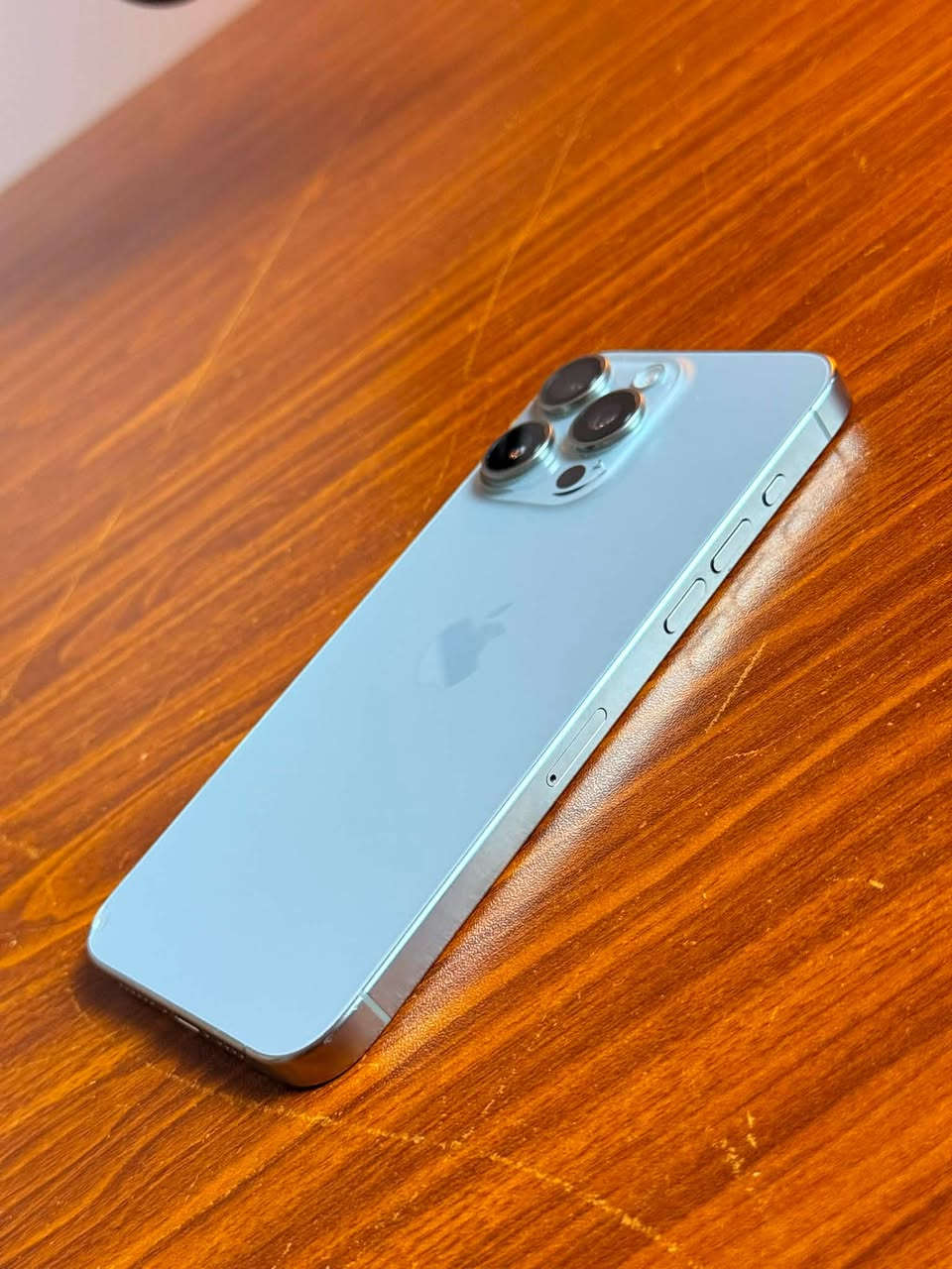 سلام عليكم
ايفون 15 برو ماكس ماستر AAA
ذاكرة 256GB 
بطارية 84
نضافة 85% 
بي خدوش بشاشة وشاصي قليله يعني تخليله لاصق شاشه اضيع 
وخدوش بضهر واضح بصور وفيديو
مع كارتون اصلي وكيبل شحن 
غير داخل صيانة وخالي من الاعطال والمشاكل ضمان اسبوع في حال وجود خلل بالجهاز. 
السعر 900 الف وبي مجال بسيط 
العنوان بغداد حي العامل 
رقم الهاتف وتساب ***********
توصيل غير متوفر

