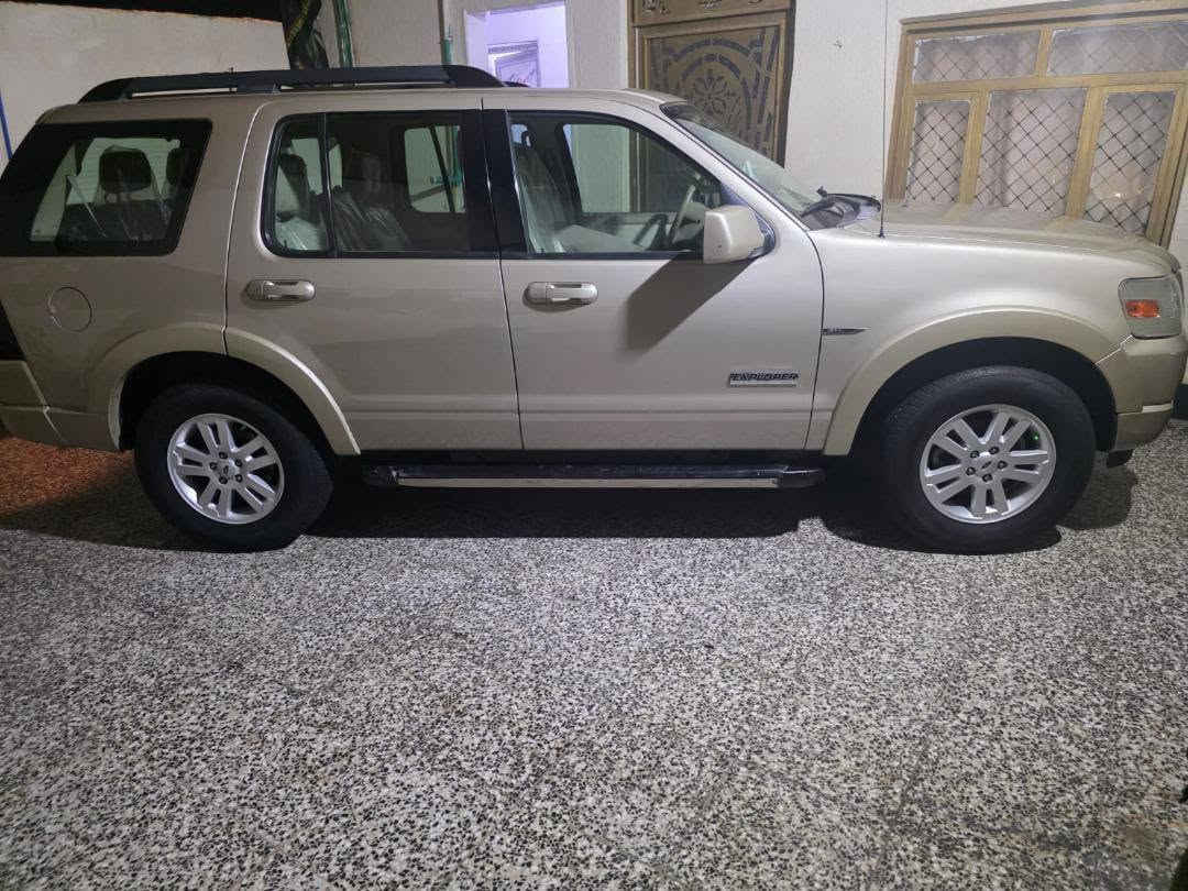 سلام عليكم فورد للبيع 
مديل 2007 كفاله عامه كلين محرك V6
السياره سعرها 90 وبيها مجال 
عنوان السياره القبله منطقه الاربعه الاف  سونار السياره موجود هزه جديده سنويه 
الرقم ***********
