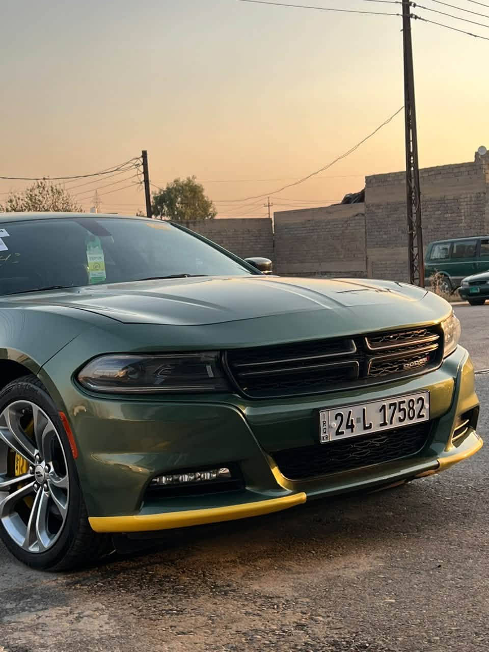 السلام عليكم
جارجر SXT 

الموديل 2022

اللون المرغوب

( زيتوني )

وارد كندي 

ماشيه 111 كيلو حقيقي 

سنويه جديد 

رقم دهوك
.

المواصفات 

المحرك : V6 . 3.6L .

 فتحة سقف

 مصابيح امامية لد مع زنون ثلجي LED .

ويل قياس 20 أنج .

حساسات مع مانع تصادم خلفي .

شاشه كاربلي مع نظام  GPS .

كتلوكات الشركه مع عدد البصمه 2

مقاعد أمامية كهربائية عدد 2 .

ذاكرة لحفظ وضعيات الجلوس (ميموري) .

مقاعد أمامية تبريد وتدفئه

مقاعد خلفية تدفئة .

تشغيل عن بعد .

ستيرن كهربائي .

تدفئة ستيرن .

المري الجانبي هيتر

محدد سرعة .

تلفون بلوتوث .

كاميرا خلفية

دخول ذكي (بصمة) .عدد (2)

الضرر فقط بوند مصبوغ 

سياره جديده وجاهزه وبعد احلى من الصوره استخدام شخصي مع كابون بانزين

لمعرفه السعر اتصال
***********
