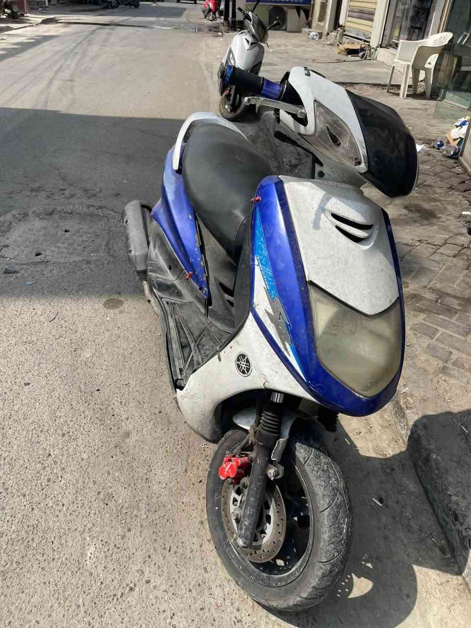سلام عليكم سكنز. نثيه 140كوري الدراجه نكره وهاي كفراته كلشي شغال بيه مكينه. دخان   وماشه عوجه  بغداد الاعظميه ***********   هندر الدراجه.   سعره225
