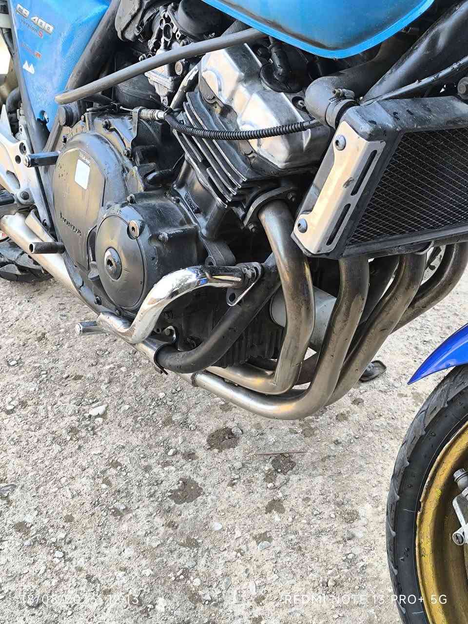 *للبيع دراجة هوندا F4 جيل اول* 🏍️
*المواصفات:*
- *الموديل*: 16 ولف - جيل اول
- *المحرك*: نضيف 100% - لا بخار ولا تنقيص ولا حماوة
- *الاوراق*: اصولي كاملة
- *الدبلات*: 4 دبلات شغالات
- *السلف*: جديد
- *الباتري*: جديد
- *الكهربائيات*: عليها ادامه كاملة

*الملاحظات:*
- بيها خلل بالكابريتر يرادله تضبيط وتقسيم
- صوت فيتس اكاكد فقط
- الدشبول: عداد السرعة والرون ما يشتغلن

*السعر*: 800 الف وبيها مجال للشراي
*المكان*: بابل - القاسم
*للاستفسار والاتصال*: ***********
