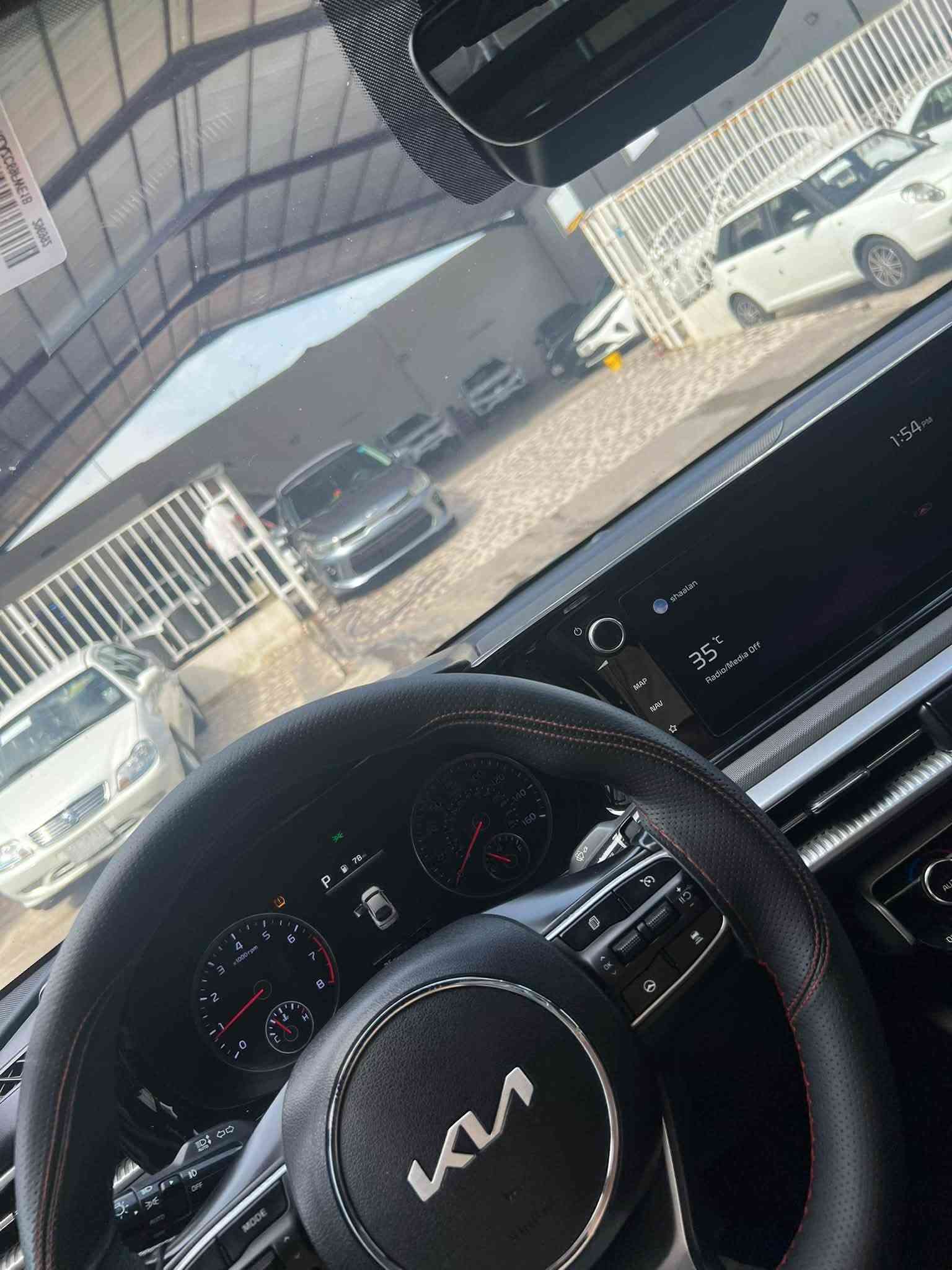 السعر 155 وبيها مجال بسيط
Kia K5 
2022
فول مواصفات 
1/1 
كشن جلد
رادارات جانبيه +امامي 
أنظمة قيادة 4 
2 ويل
بانوراما
بصمة 
اللون السمنتي المرغوب
ماشية 60 
سيارة جاهزة 
مكينة 16 تيربو
8 نمر 
سيارة حلوة وجاهزة ماتصرف عليها كلشي
للاستفسار الاتصال على الرقم غير متواجد خاص
***********
