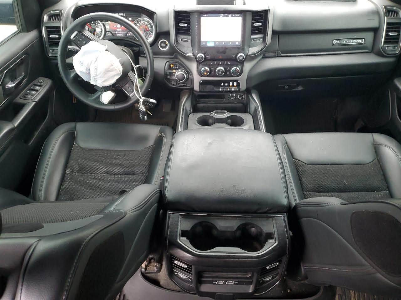 للبيع دودج رام Big Horn Lone Star
* موديل 2023
* محرك 3.6L V6 eTorque
* وارد أمريكي
* رقم واسط، التحويل ثاني يوم باسم المشتري.

الحالة:

* المحرك سليم 100%.
* الكير سليم 100%.
* السيارة حادثةمثل ما موظح بالصوره جاملغ وباب وراجع بارد.
* اللغد الأمامي مبدل بشغل درجة أولى.
يراد تكحيلات وبيها شغلات نقص بسيطه .

المواصفات:

* لايت LED الشكل الجديد
* مقاعد جلد مع تدفئة وتبريد.كهرباء
* شاشة وسط.
* جامة خلفية متحركة.
* تشغيل عن بعد (Remote Start).
* دفع رباعي (4WD) مع عدة أوضاع قيادة.
* تايرات جديدة.
* بطارية جديدة.

ملاحظات:

* الأيرباك راجع سستم ويحتاج برمجة فقط.
* تحتاج بعض اللمسات التجميلية البسيطة (تكحيل).
* السيارة موجودة في الكوت. ( مراوس اعتذر منه ) واقصاد ما ابيع
* السعر: ( 31,500 )دولار.
* التحويل ثاني يوم باسم المشتري.
* المراسلة واتساب فقط، وأي استفسار أو فحص مرحب به، وكل تفاصيل السيارة موضحة بالصور.*********** واتس اب  
اكو مقاطع فديو بيها كل التفاصيل ناشرهم ورقم شاصي عندك
