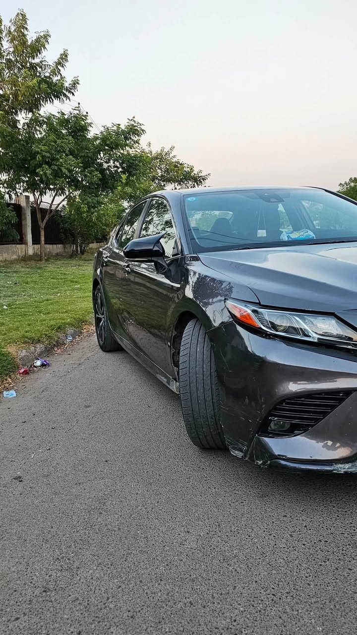 للبيع | Toyota Camry LE 2019 🇺🇸

سيارة نظيفة وجاهزة للاستخدام اليومي، بحالة ميكانيكية ممتازة، ومفحوصة بالكامل بتقارير حديثة من مركزين متخصصين.

المواصفات:
🔹 تويوتا كامري LE موديل 2019 (أمريكي)
🔹 محرك 2.5 اقتصادي وقوي
🔹 ممشى 173,000 كم
🔹 رقم بغداد

الفحص:
✅ المحرك ممتاز
✅ الجير ممتاز
✅ التعليق والتبريد بحالة ممتازة
✅ البريكات والإطارات سليمة
✅ الفحص الإلكتروني سليم ولا توجد مشاكل بالمحرك أو الجير أو الـABS أو الإيربگ.

الهيكل:

* تبديل: بونيت، صدام أمامي، صدام خلفي.
* صبغ: الجانب الأيسر وبعض القطع التجميلية.
* رشمات بسيطة بالجانب الأيمن والسقف.
* يوجد تصليح بسيط في مقدمة البدن، ومثبت في تقرير الفحص.

📄 تقارير الفحص كاملة ومتوفرة للجادين.
🔧 السيارة لا تحتاج أي مصروف ميكانيكي، جاهزة للاستخدام مباشرة.

💰 السعر: (138)وبيه مجال للشراي 
📍 الموقع: بغداد
📞 للاستفسار: (***********)
بدون تعاليق سلبيه شراي  اتصل وبلخير علياخذه 
“تنفحص بأي مركز يختاره المشتري، والبيع للجاد فقط.”
