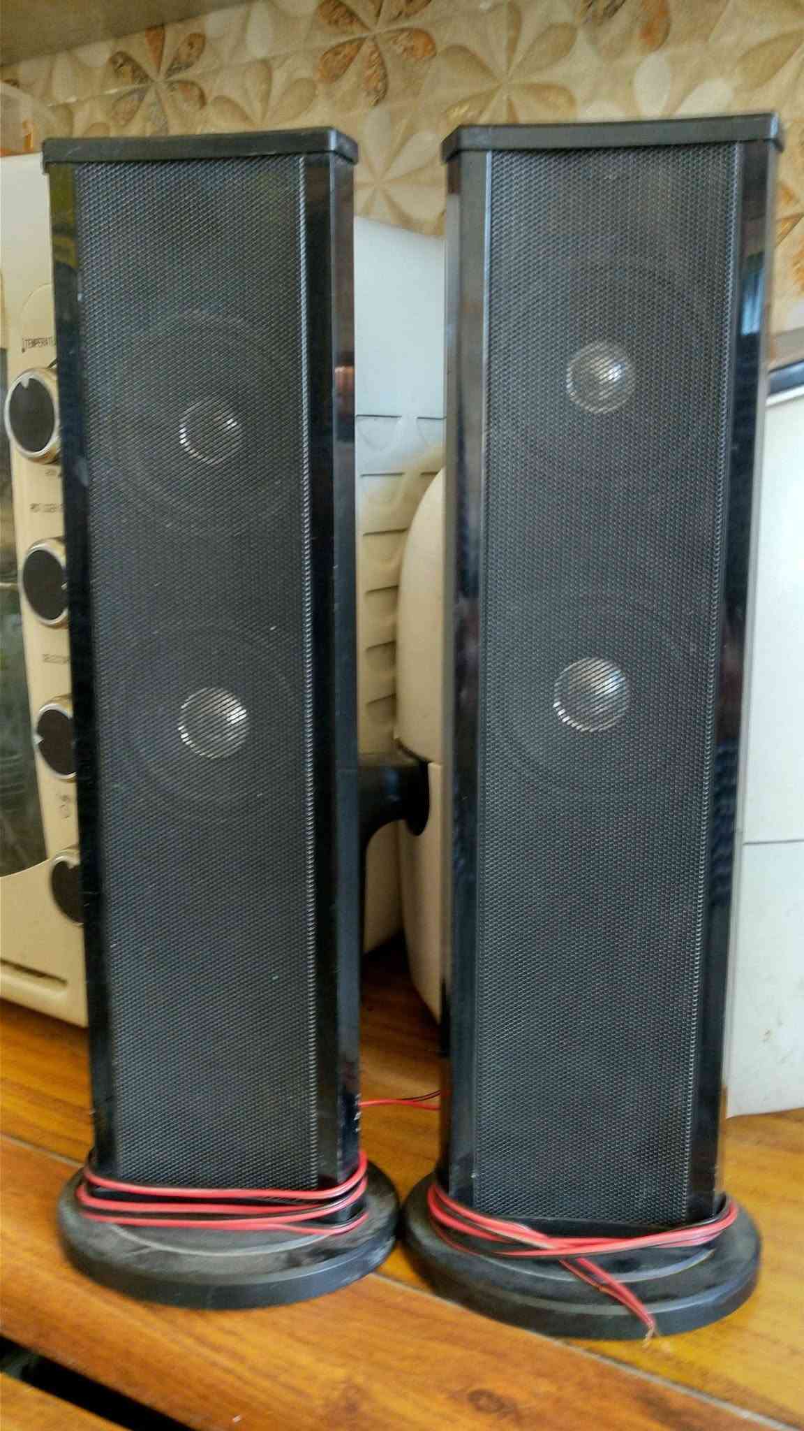 تحياتي للجميع...
ميني سيستم صوتي صغير بحجم قبضة الكف
((Hi- Fi Audio Amplifaire)).....
مع سماعتين عمودية قياس 35 سم دبل سماعة بالتك الواحد 
مميز جدآ يوضع على المكاتب لأصحاب العمل...
ويصلح لربات البيوت يوضع على الكاونتر بالمطابخ....للاستماع بصوت جميل ستيريو....
يعمل بكهرباء 12 ڤولت بمحولة خارجية...او على باتري 12 ڤولت...او باتري السيارة... 
الملحقات///// 
1- محولة خارجية ...12 ڤولت
2- واير فيشة اواكس للربط على الموبايل
السعر///  46 ألف مع التوصيل لجميع المحافظات
للتواصل/// ***********...واتساب أعمال...وماسنجر
والتوفيق للجميع...
