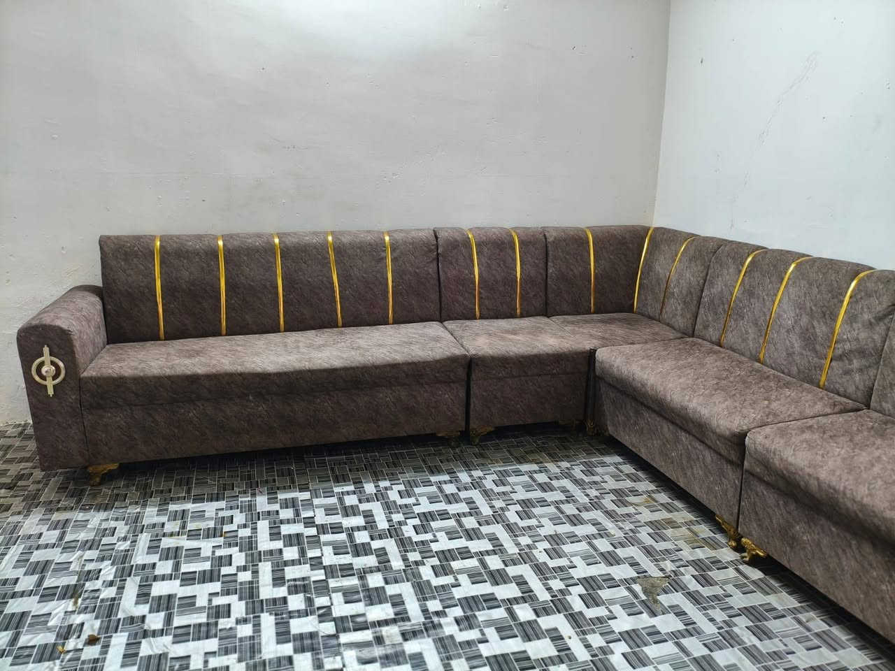 سلام عليكم ديوان البيع نظيف مابي اي ضرار السعر 250 العنوان كربلاء حي العامل يوجد توصيل داخل كربلاء الستفسار ***********
