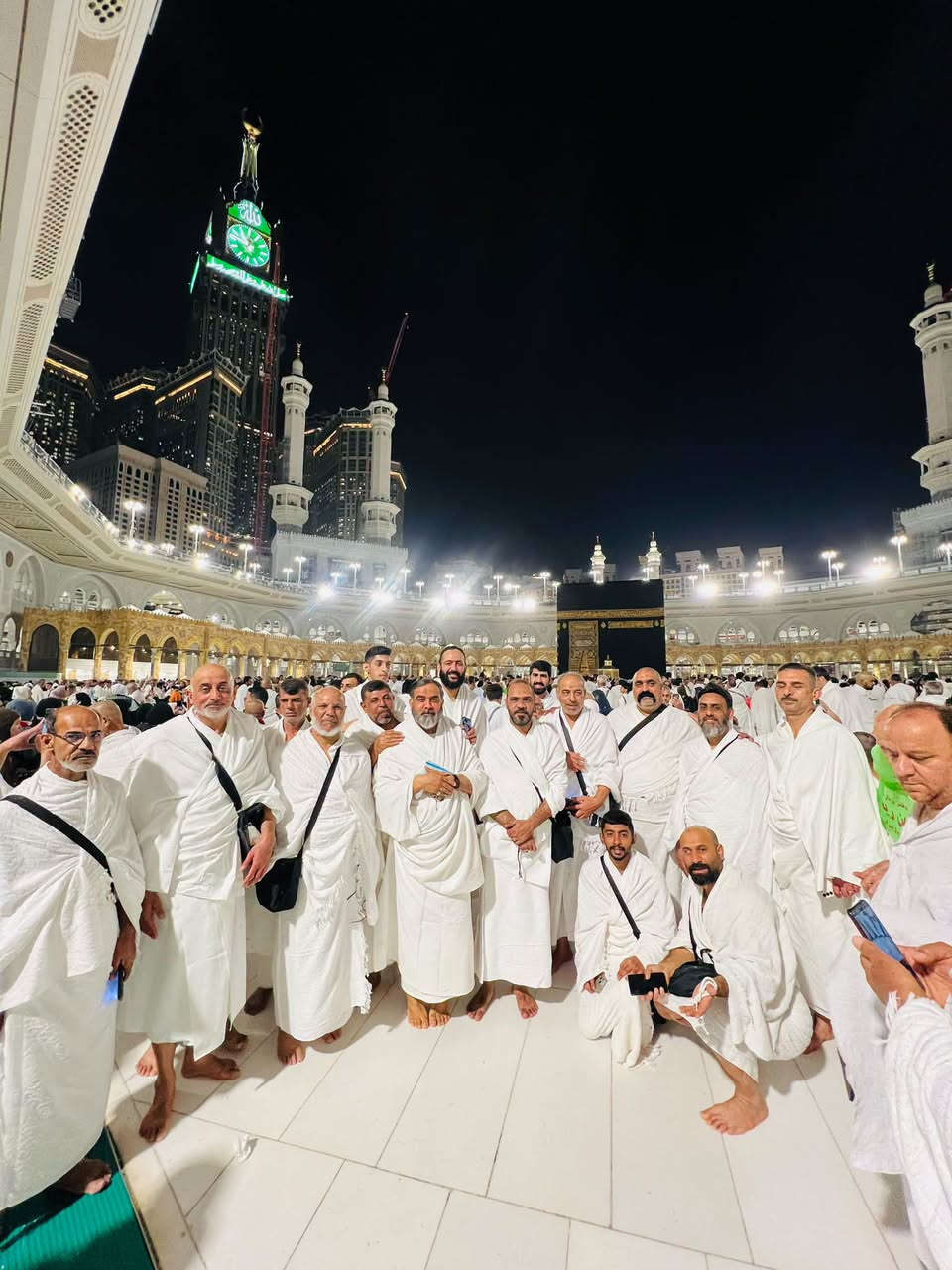 (بِرَّ وَالِدَيْكَ) 
عمرة الى الاموات ب[ 25 ] الف فقط 
فقط ارسل اسم المتوفى وصورته على الرقم***********

ما ورد في انتفاع الميت بالعمل الصالحتوسعة القبر: ورد في الروايات (كصحيحة عمر بن يزيد وحماد بن عثمان) عن أهل البيت (عليهم السلام) أن الميت ينفعه كل عمل صالح يُعمل عنه، حتى إنه قد يكون في ضيق فيُوسع عليه، ويقال له: "هذا بعمل ابنك فلان أو أخيك فلان".
 وتدل الروايات العامة والخاصة على أن إهداء الأعمال الصالحة كالصدقة والدعاء والحج والعمرة يضاعف الله به أجر العامل وينفع به الميت في تخفيف ذنوبه ورفع منزلته.
و سُئل النبي ﷺ مراراً عن الحج والعمرة عن الميت فقال للسائل: «حج عن أبيك»، وفي النصوص الأخرى تأكيد على أن العبادات المستحبة والنيابة فيها تبلغ الميت ويصل إليه ثوابها.

نص مكتوب في الصور:
- صُورَةُ الْمُتَوَفَّى
- بِسْمِ اللَّهِ الرَّحْمَٰنِ الرَّحِيمِ
- وَأَتِمُّوا الْحَجَّ وَالْعُمْرَةَ لِلَّهِ
- شَهَادَةُ الْعُمْرَةِ عَنِ الْغَيْرِ
- قال النبي (صلى الله عليه و آله و سلم) : الحج ثوابه الجنة والعمرة كفارة لكل ذنب .
- قَدْ أَحْرَمَ لِلْعُمْرَةِ : الدُّكْتُورُ الشَّيْخُ نَجْرَانُ أَبُو مُبَاهَلَةَ الْخَزْعَلِيُّ
- عُمْرَةَ إِنَابَةٍ عن : المرحوم السيد كريم حمد محمود
- وقد ادى الاحرام من محل الاحرام والطواف حول الكعبة سبعة اشواط والصلاة ركعتين خلف المقام والسعي سبعة اشواط بين الصفا والمروة والتقصير وطواف حول الكعبة طواف النساء وركعتين خلف المقام صلاة طواف النساء نسال الله أن يتقبل هذه العمرة بالانابه عنه بحق محمد وآل محمد وصلى الله على نبينا محمد وعلى اله الطيبين الطاهرين
- الْمُرْشِدُ الدِّينِيُّ
- الدُّكْتُورُ الشَّيْخُ نَجْرَانُ أَبُو مُبَاهَلَةَ الْخَزْعَلِيُّ
- للحجز او الاستفسار
- ***********
- عمرة للاموات فقط ب٢٥ الف
- فقط ارسل اسم المتوفى وصورته
- على رقم الوتساب ***********