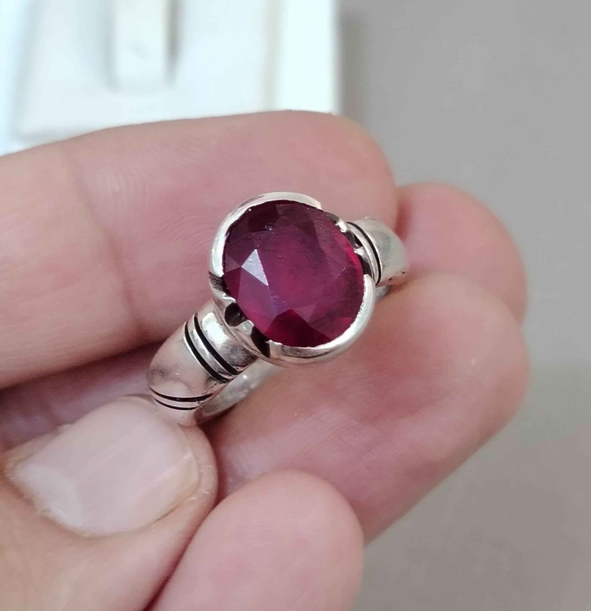 ❤️💍 خاتم فضة 925 بياقوت أفريقي طبيعي
قطعة يدوية مميزة لأصحاب الذوق الراقي ✨
🔴 الحجر: ياقوت أفريقي طبيعي
🥈 المعدن: فضة عيار 925
🛠️ الصياغة: يدوية
⚖️ الوزن: 12 غرام
📏 المقاس: 22
التواصل ع الخاص او ع الواتساب ***********
