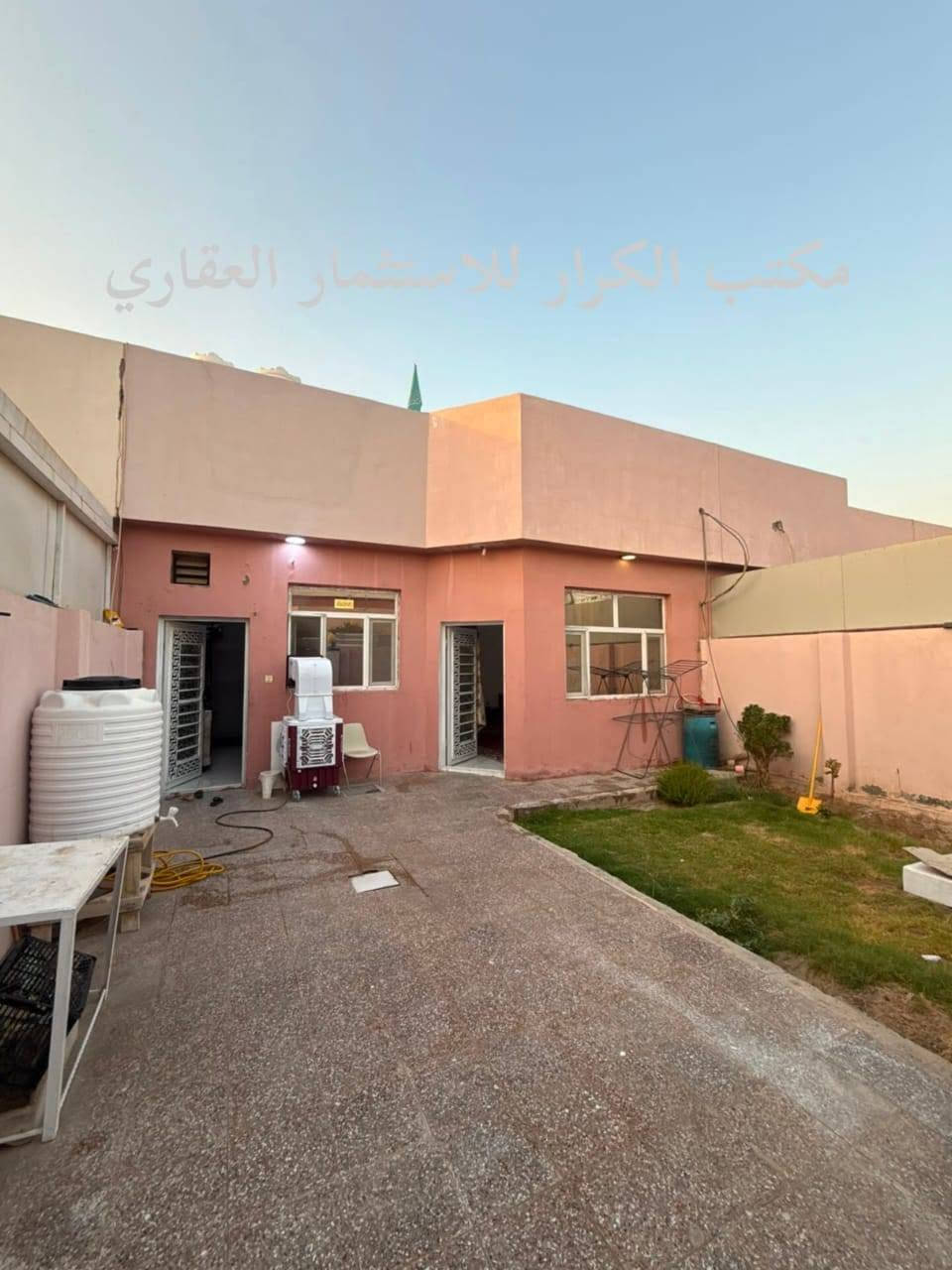 دار للبيع في مجمع الكرار السكني 🏡 مرحلة اولى.قريب البوابة مفتوح ع السنتر
طابقين يحتوي (4) غرف نوم ✨
160متر يباع بمقدمة مناسبة👍
الباقي عقاري 65 اقساط شهريه 
انسب العروض والفرص الاستثمارية
📞 للتواصل والاستفسار (واتساب متوفر):
*********** – سجاد الطفيلي
*********** – سجاد الطفيلي
*********** – مصطفى الطفيلي

#مكتب_الكرار_للعقار_داخل_مجمع_الكرار_السكني..ثالث مكتب على اليمين

نص مكتوب في الصور:
- مكتب الكرار للاستثمار العقاري
- مكتب الأحرار للاستثمار العقاري